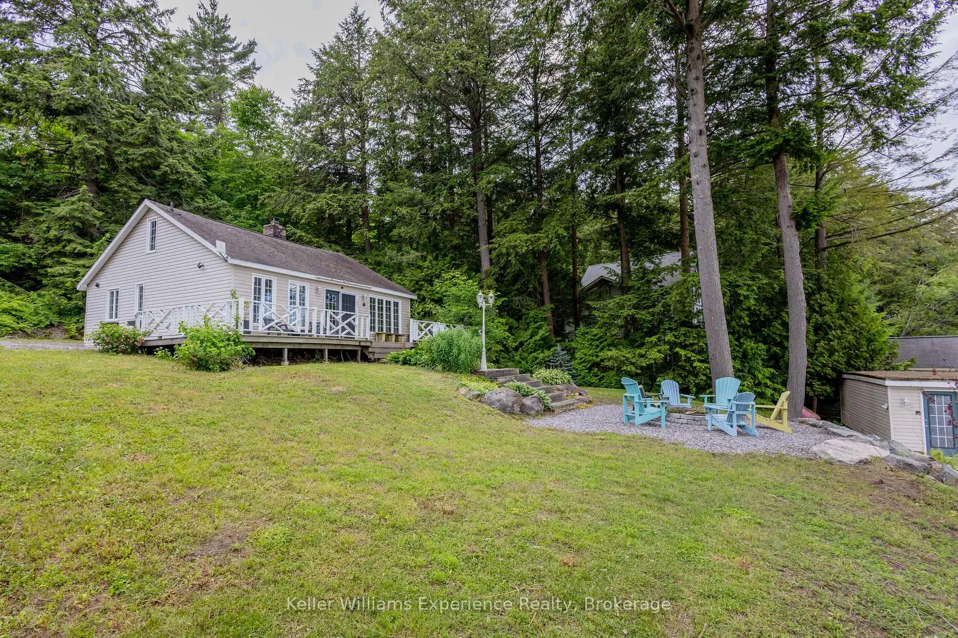 Photo 3 of Unit 2, 1018 Georgina Way, Gravenhurst, Muskoka (S) — HOMEH
