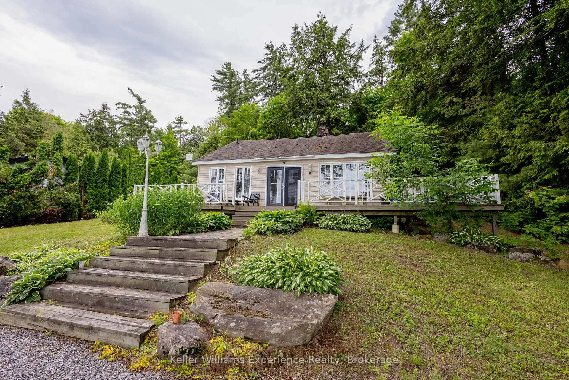 Photo 4 of Unit 2, 1018 Georgina Way, Gravenhurst, Muskoka (S) — HOMEH
