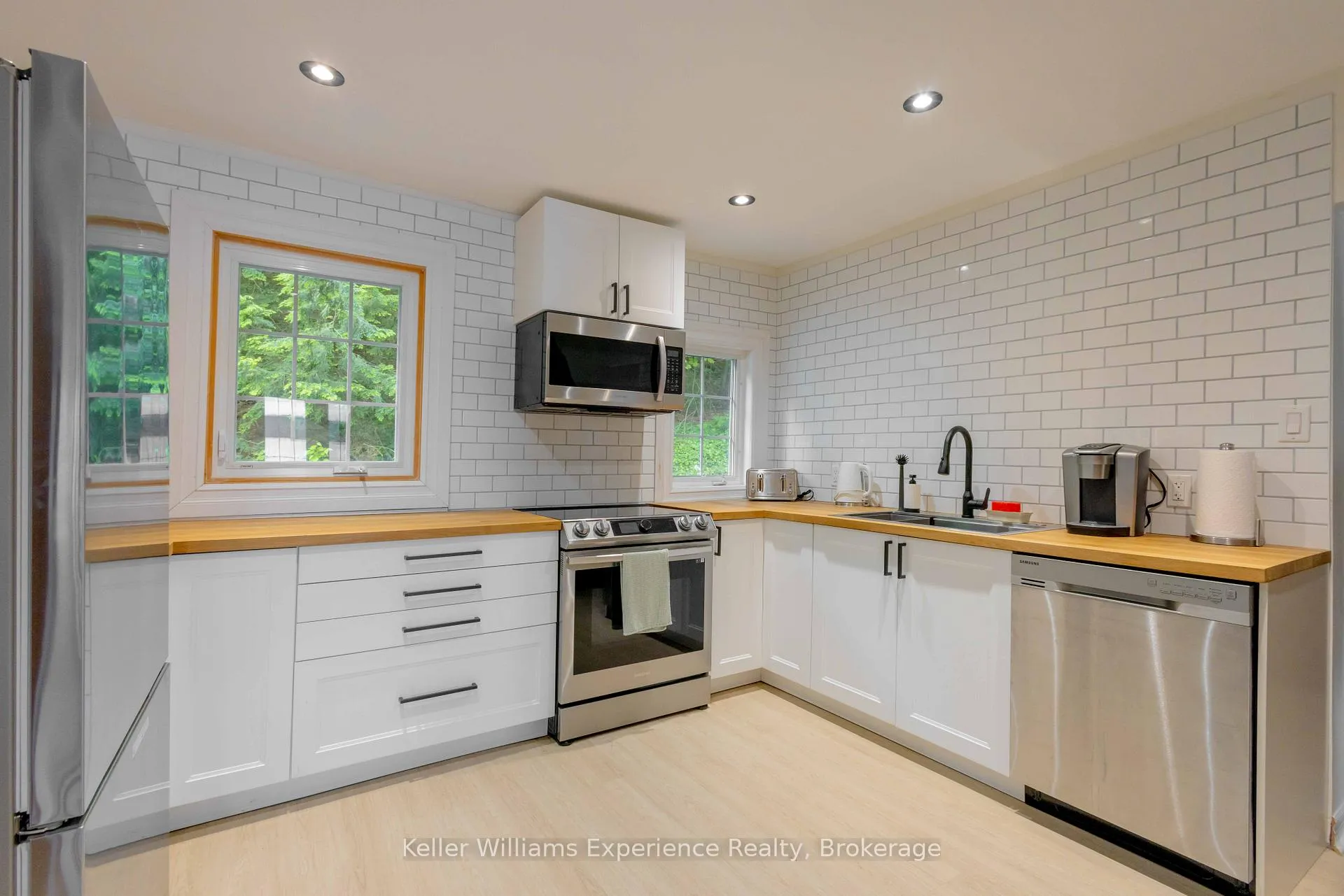 Photo 12 of Unit 2, 1018 Georgina Way, Gravenhurst, Muskoka (S) — HOMEH