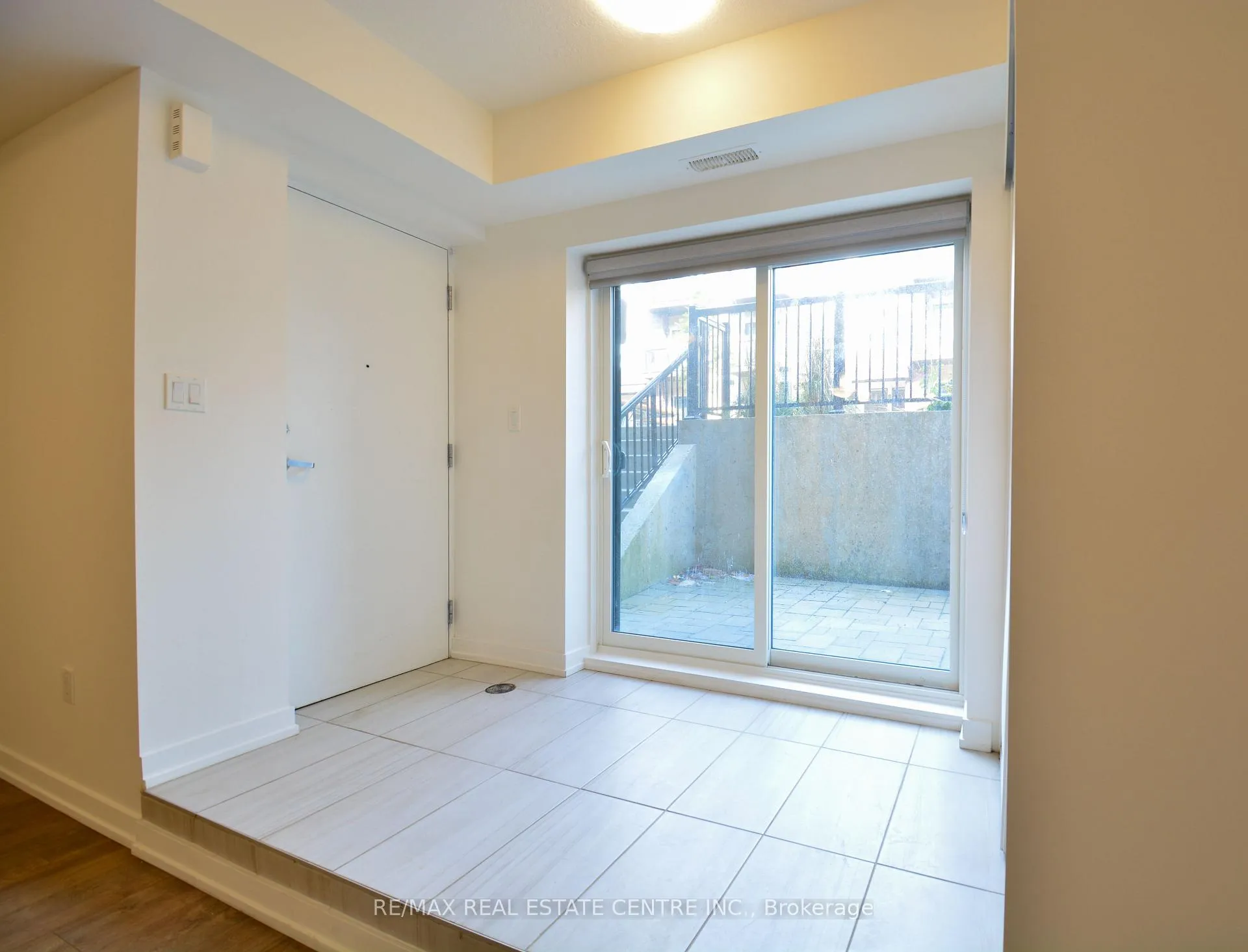 Photo 3 of Unit D1, 10 Palace Street, Kitchener — HOMEH