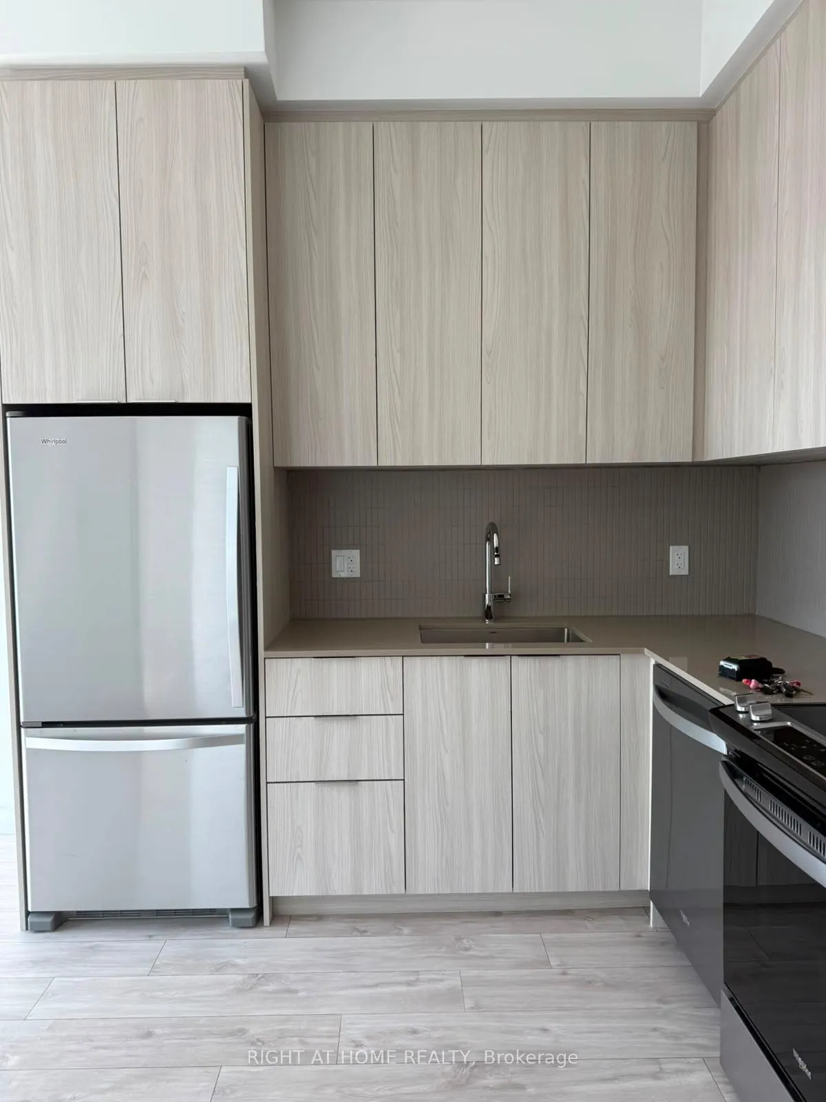 Photo 3 of Unit 815, 740 Whitlock Avenue, Milton, Cobban — HOMEH