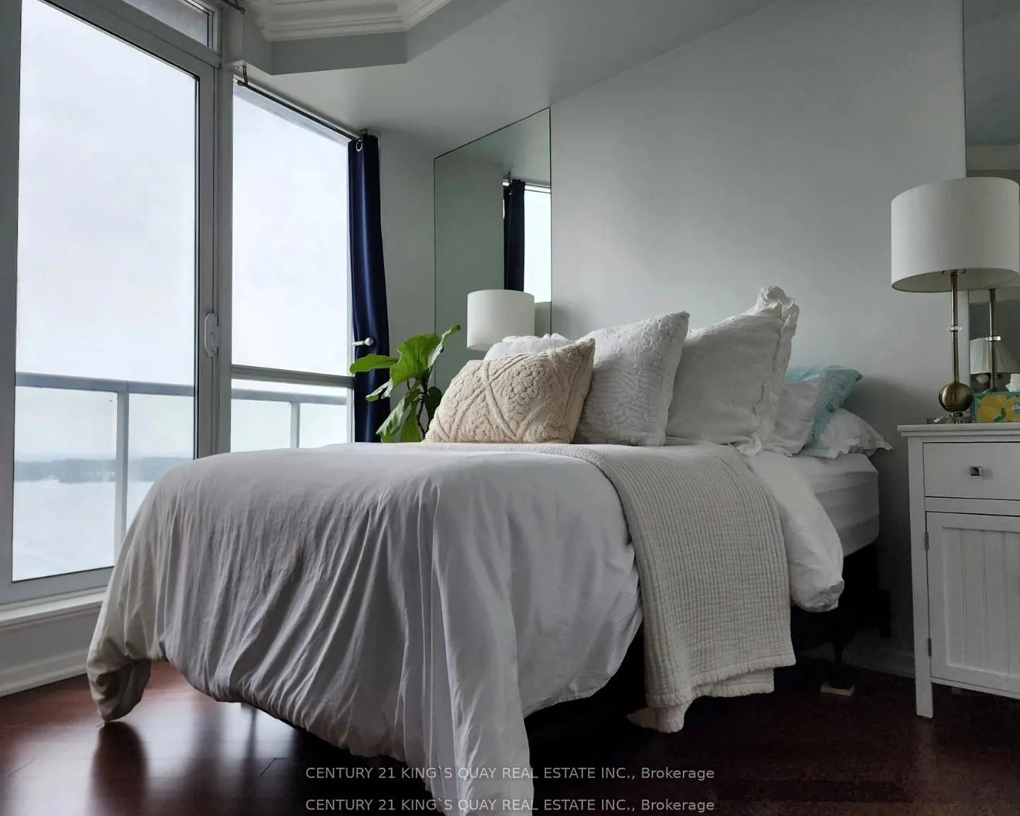 Photo 5 of Unit 2205, 208 Queens Quay W, Toronto, Waterfront Communities — HOMEH