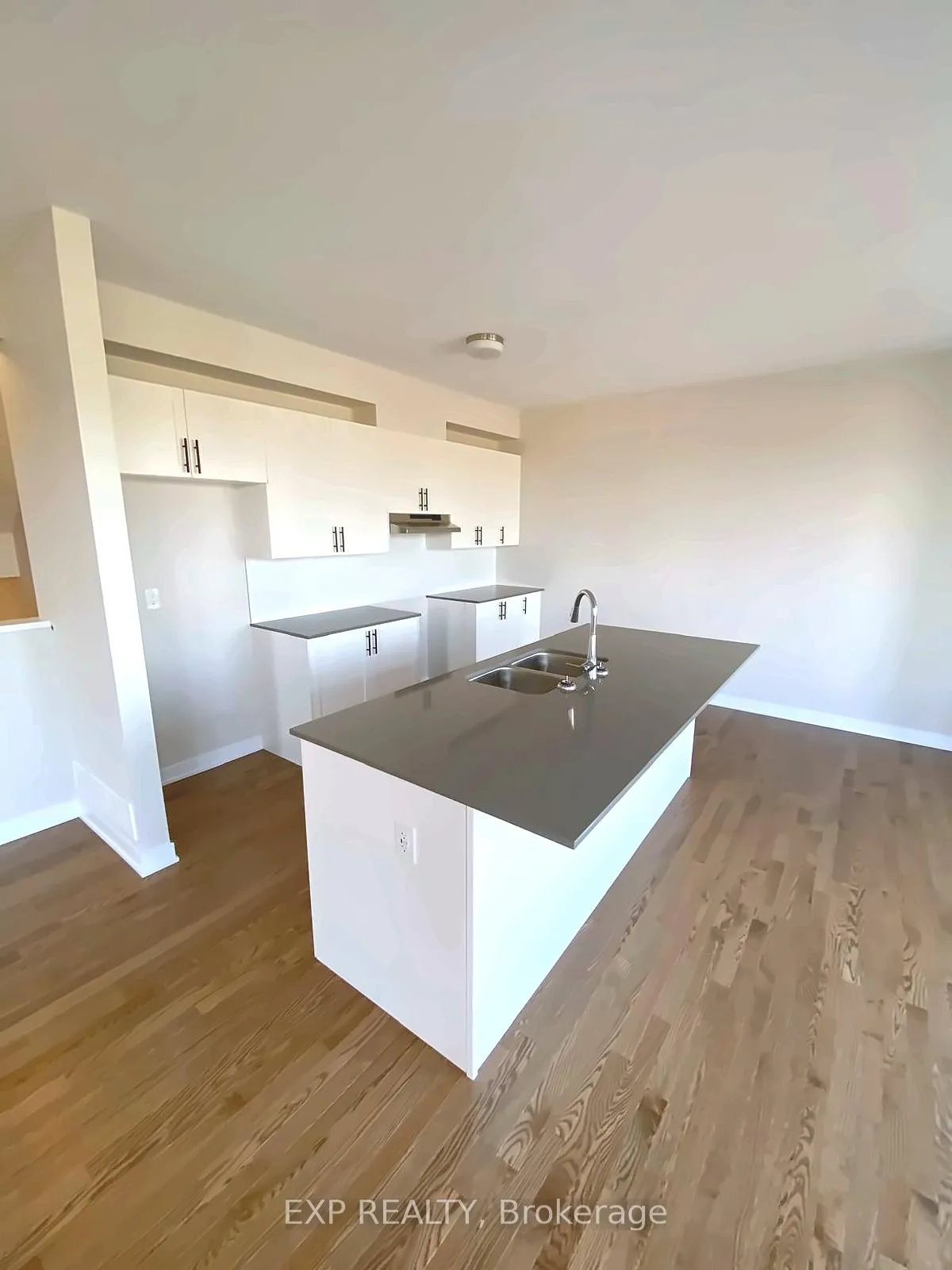 Photo 3 of 214 Conservancy Drive, Ottawa, Barrhaven - Heritage Park — HOMEH