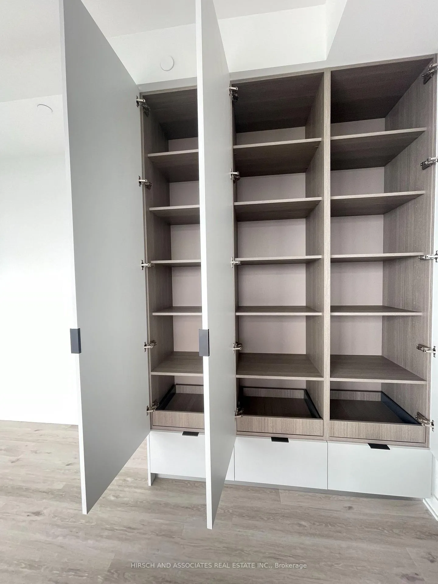Photo 12 of Unit 4902, 55 Charles Street E, Toronto, Church-Yonge Corridor — HOMEH