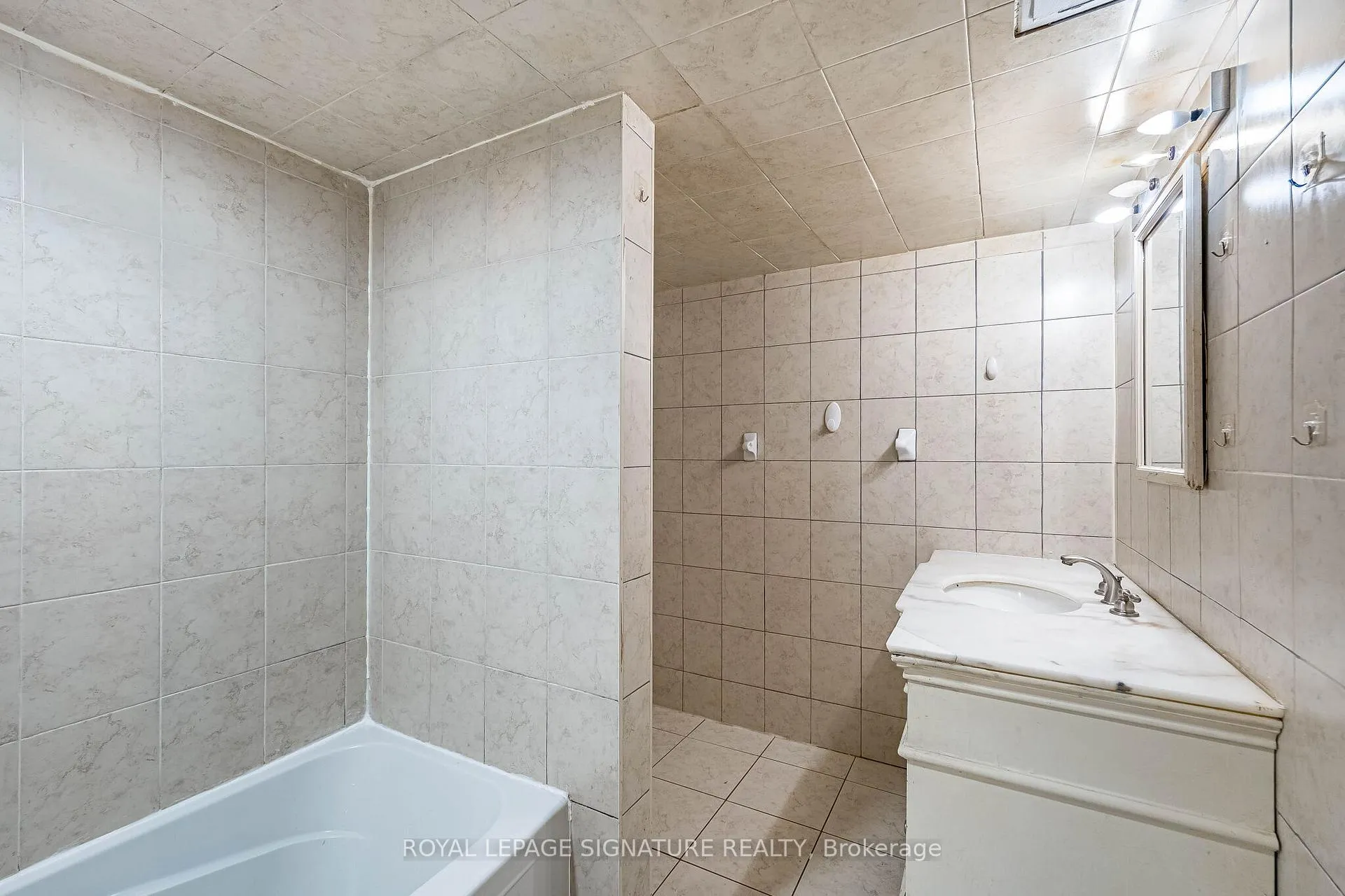 Photo 41 of 13 Jaffa Drive, Brampton, Northgate — HOMEH