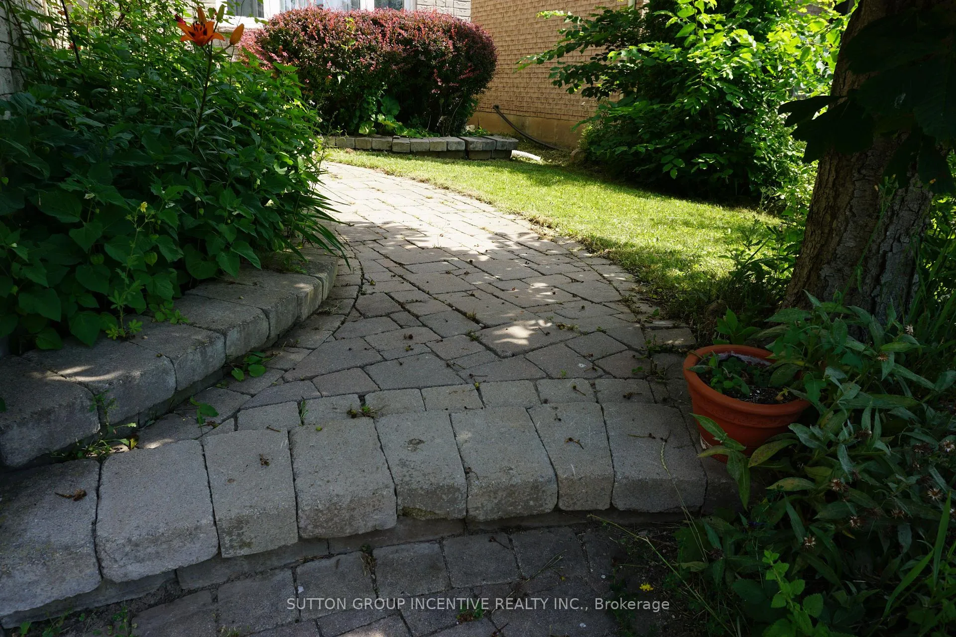 Photo 2 of 243 Hickling Trail, Barrie, Grove East — HOMEH