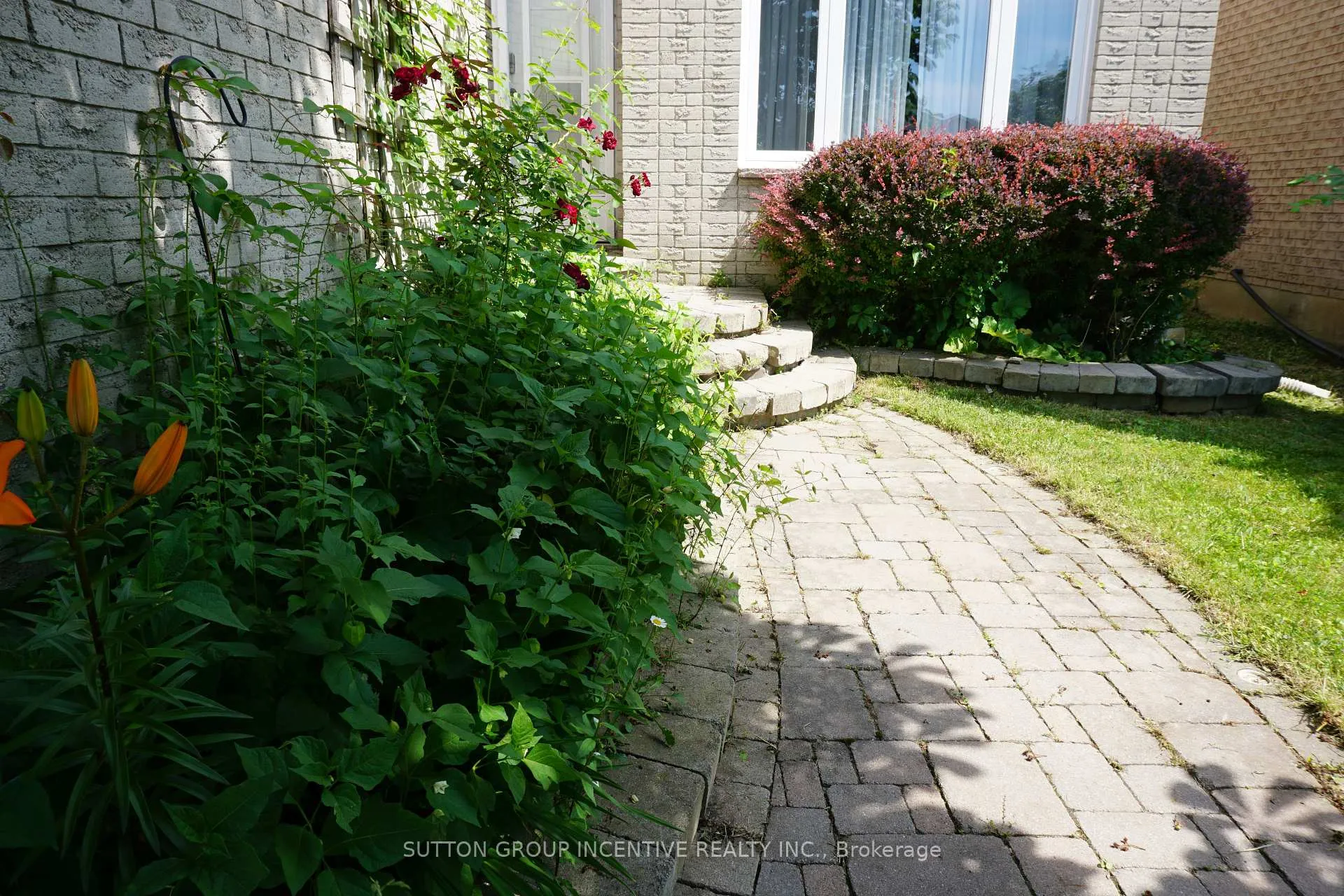 Photo 3 of 243 Hickling Trail, Barrie, Grove East — HOMEH