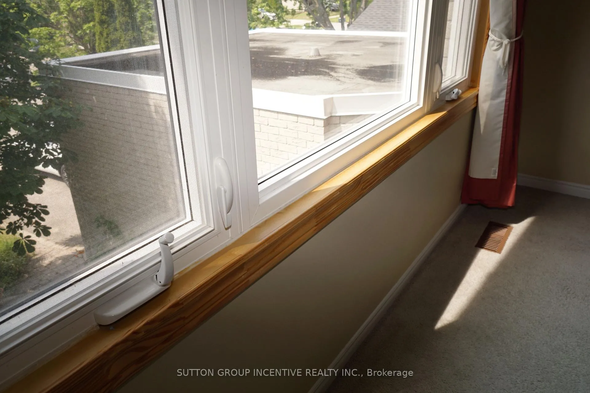Photo 19 of 243 Hickling Trail, Barrie, Grove East — HOMEH