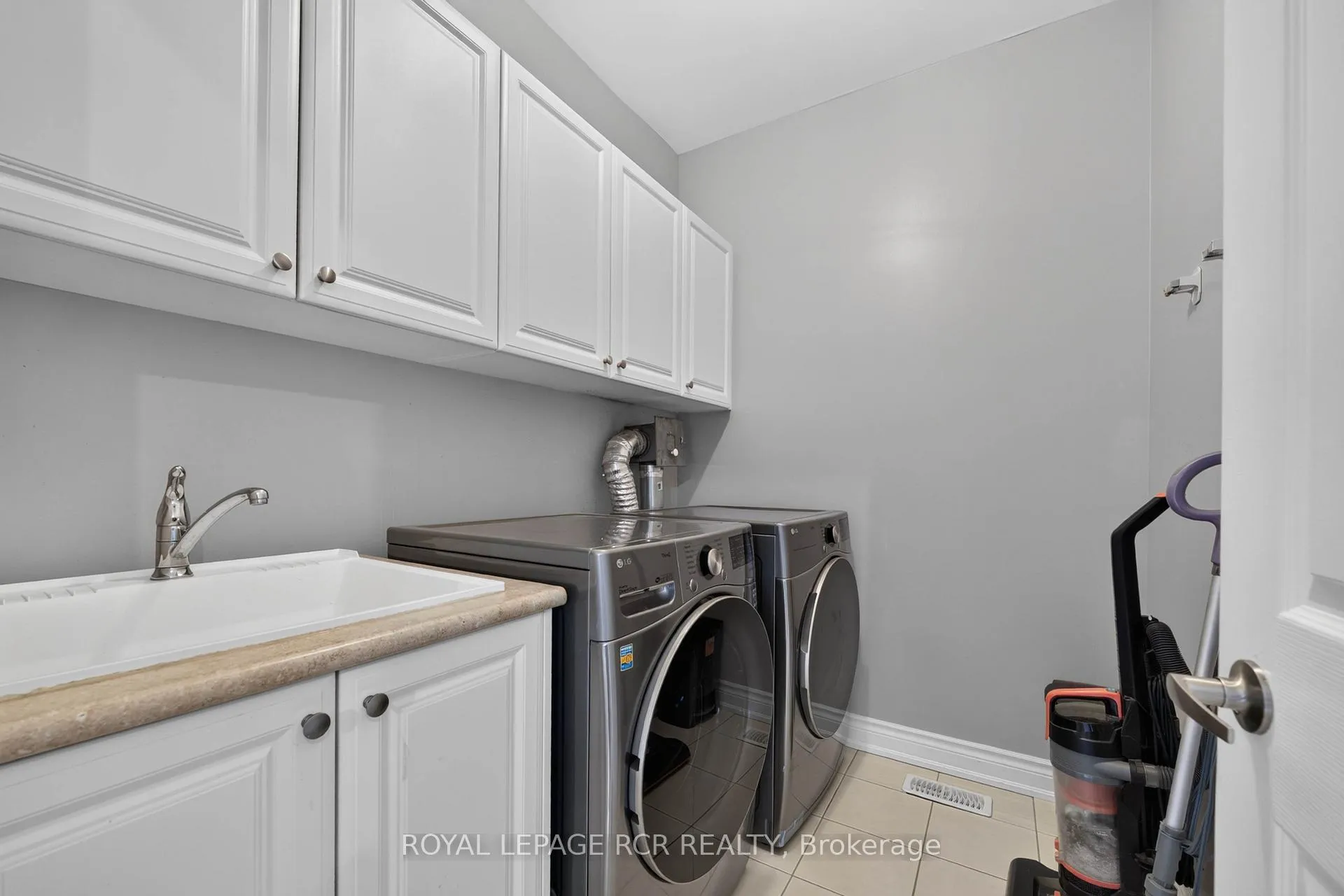Photo 39 of 30 Augustine Avenue E, Richmond Hill, Oak Ridges — HOMEH