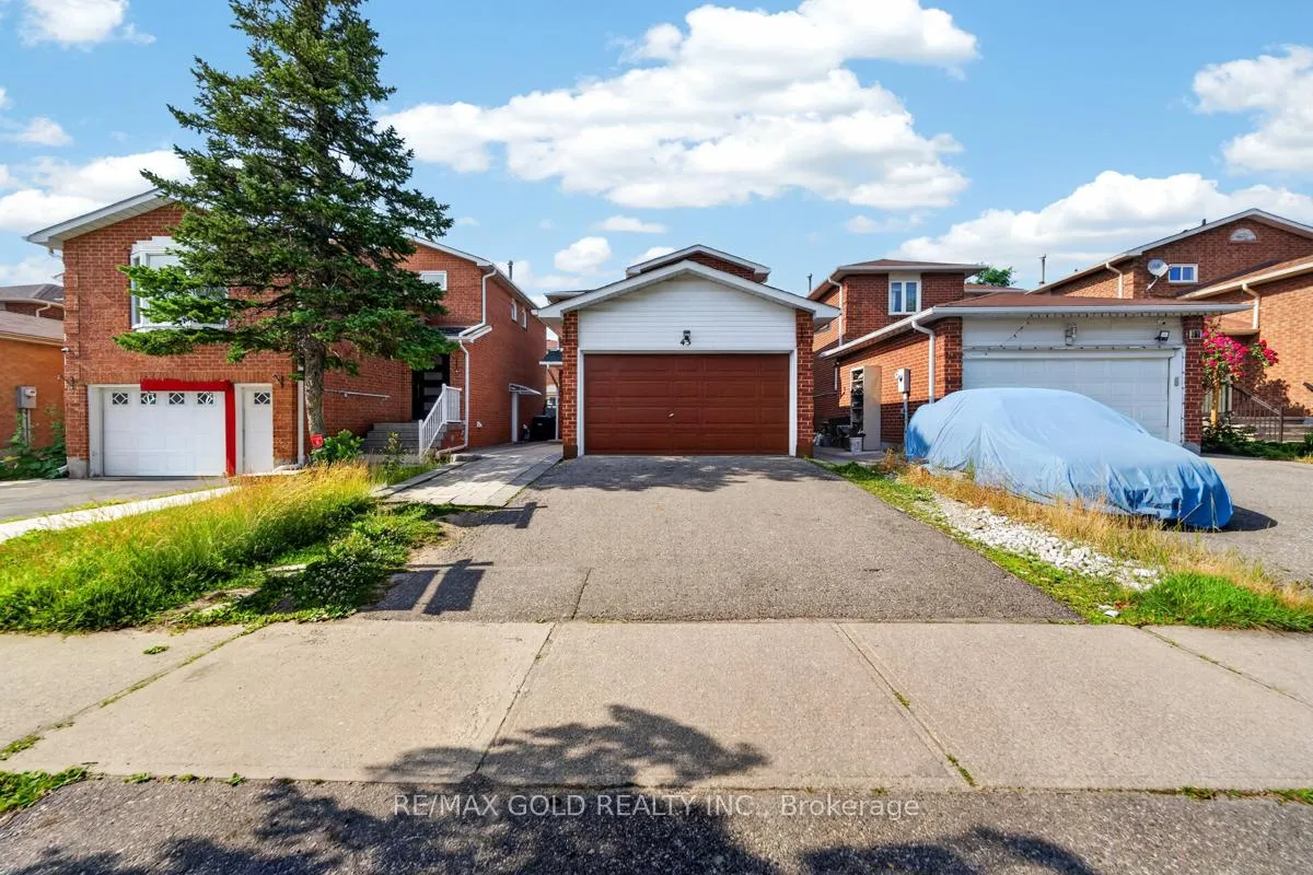 Photo 5 of 43 Alabaster Drive, Brampton, Brampton North — HOMEH