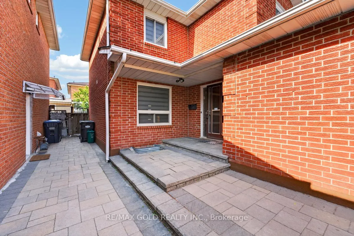 Photo 7 of 43 Alabaster Drive, Brampton, Brampton North — HOMEH