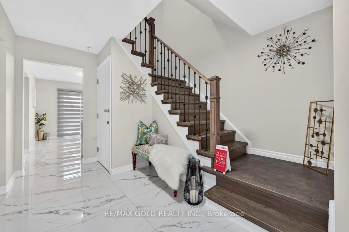 Photo 11 of 43 Alabaster Drive, Brampton, Brampton North — HOMEH