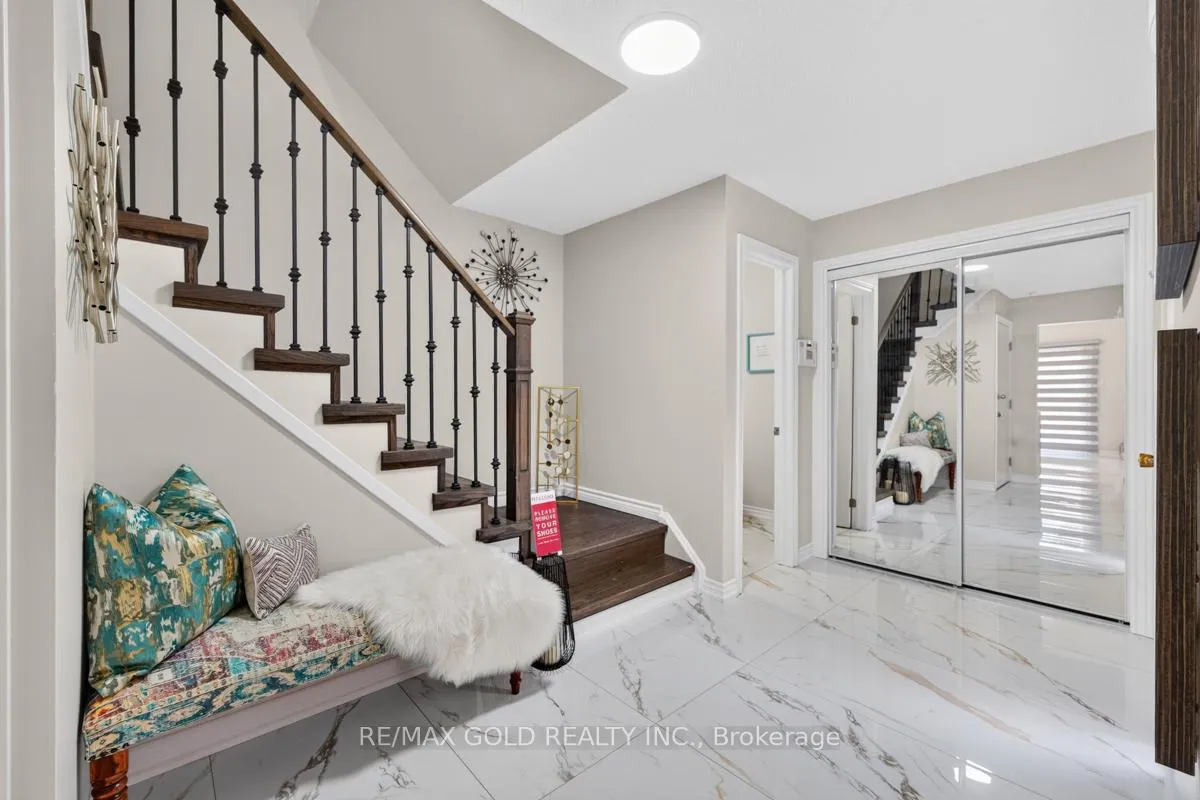 Photo 12 of 43 Alabaster Drive, Brampton, Brampton North — HOMEH