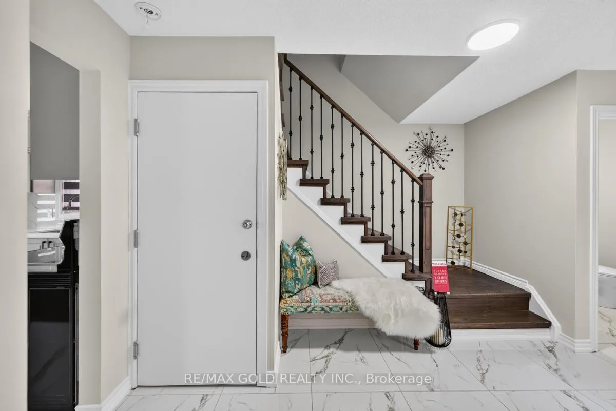 Photo 13 of 43 Alabaster Drive, Brampton, Brampton North — HOMEH