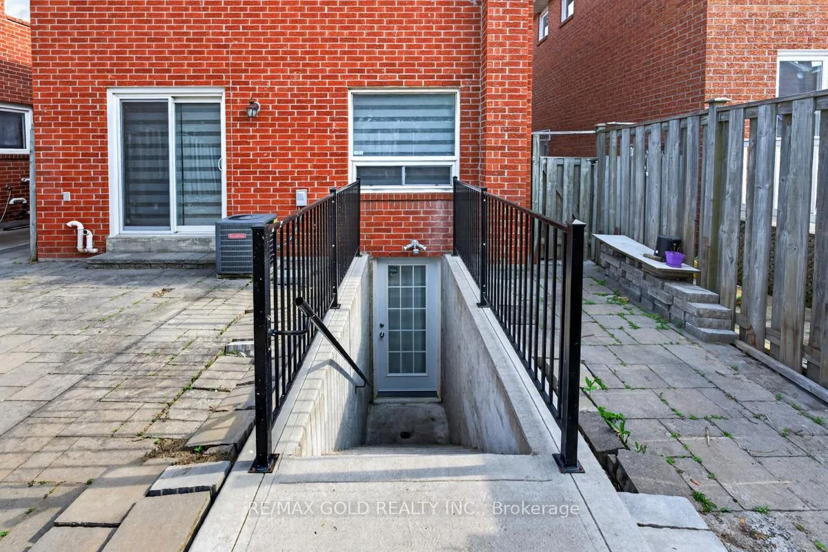 Photo 45 of 43 Alabaster Drive, Brampton, Brampton North — HOMEH