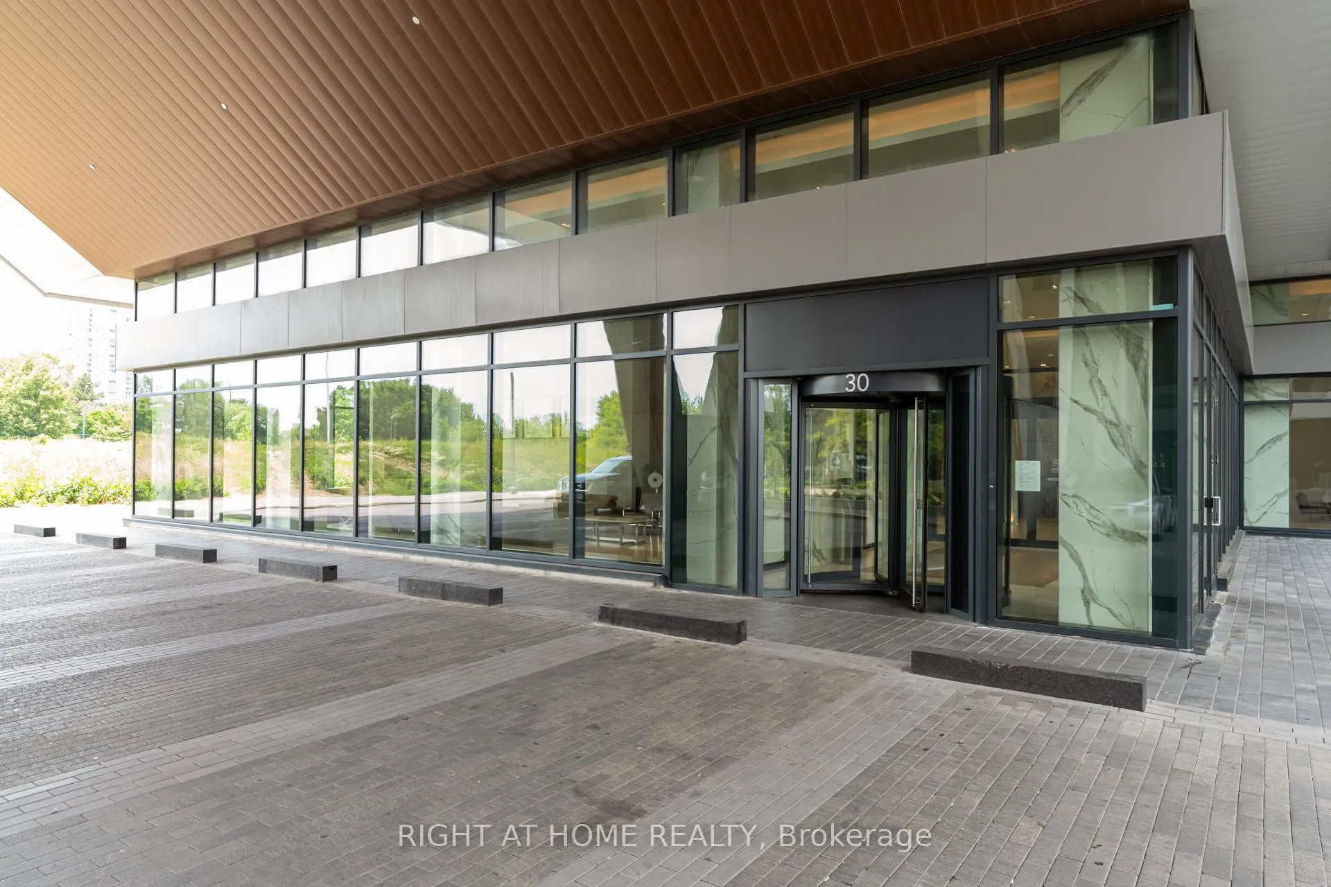 Photo 7 of Unit 1413, 30 Shore Breeze Drive, Etobicoke, Mimico — HOMEH