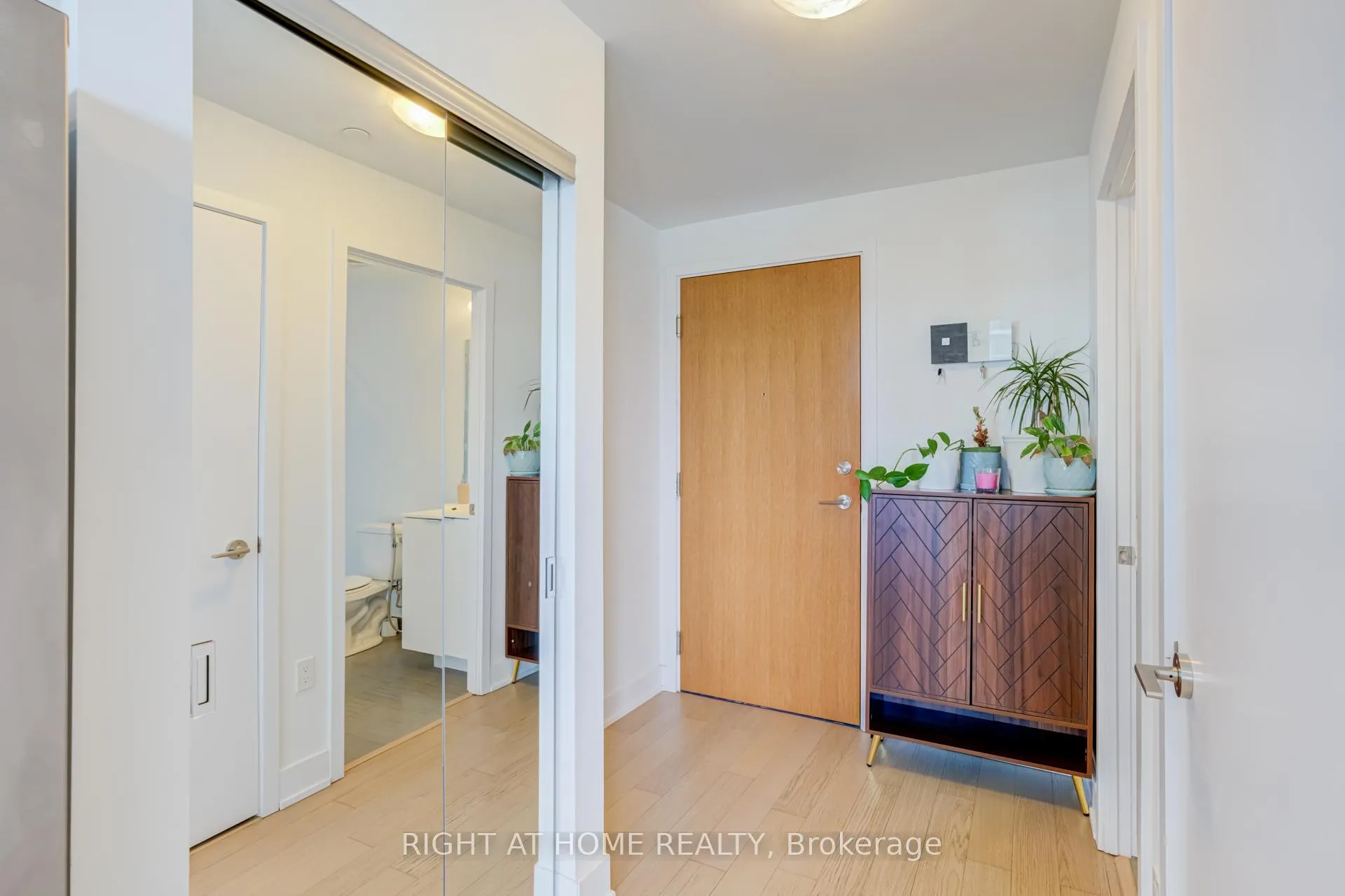 Photo 8 of Unit 1413, 30 Shore Breeze Drive, Etobicoke, Mimico — HOMEH