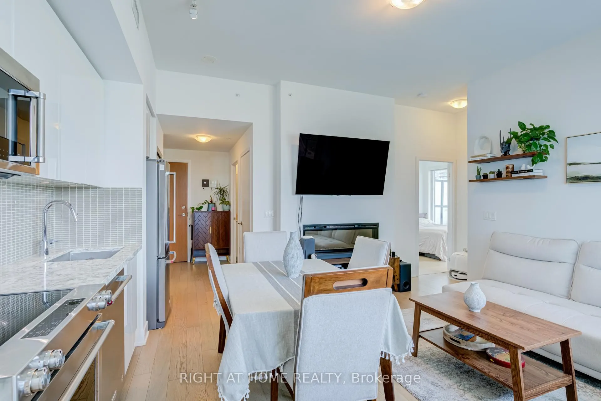 Photo 12 of Unit 1413, 30 Shore Breeze Drive, Etobicoke, Mimico — HOMEH
