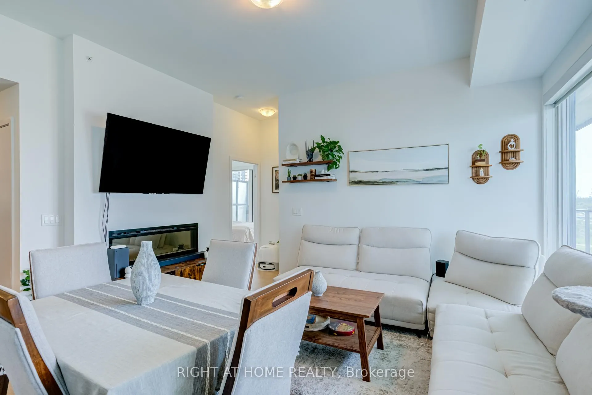 Photo 14 of Unit 1413, 30 Shore Breeze Drive, Etobicoke, Mimico — HOMEH