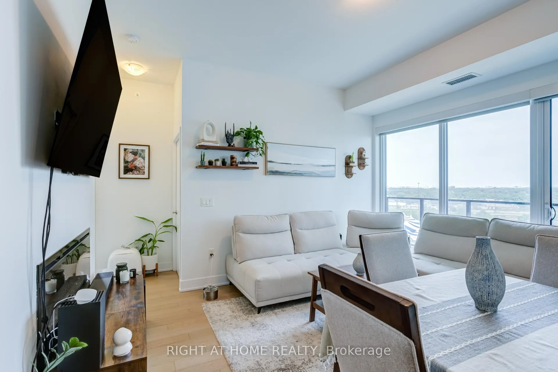 Photo 15 of Unit 1413, 30 Shore Breeze Drive, Etobicoke, Mimico — HOMEH