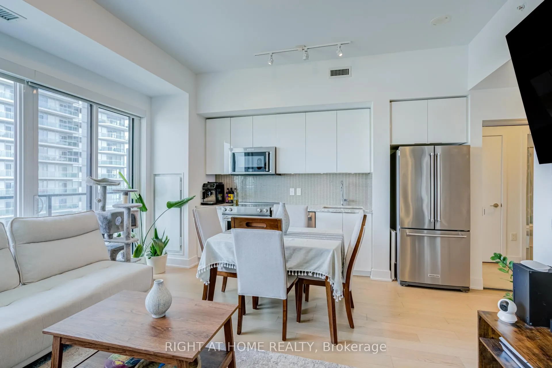 Photo 17 of Unit 1413, 30 Shore Breeze Drive, Etobicoke, Mimico — HOMEH