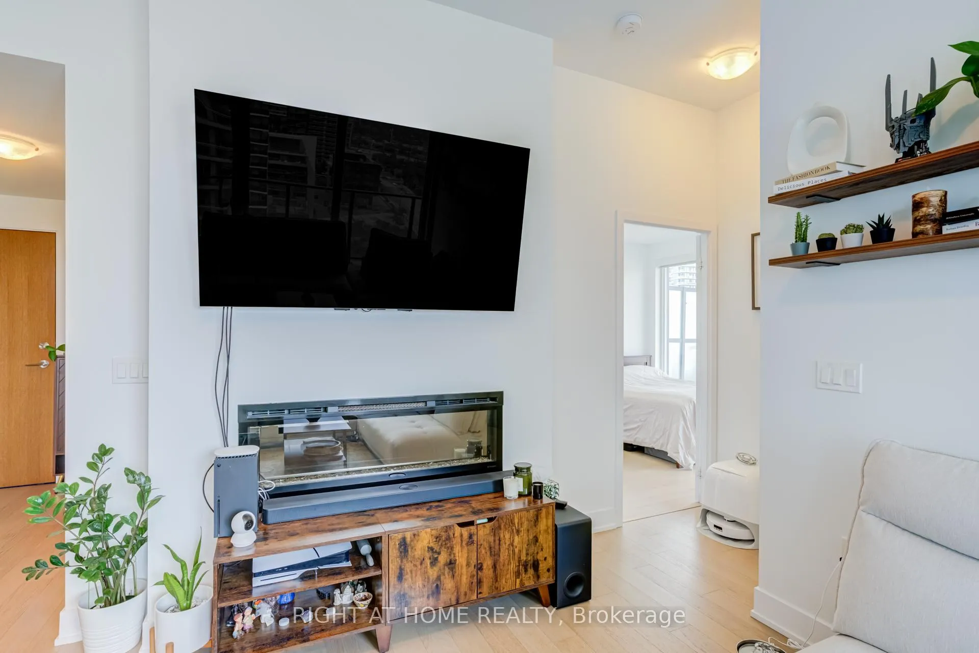 Photo 22 of Unit 1413, 30 Shore Breeze Drive, Etobicoke, Mimico — HOMEH