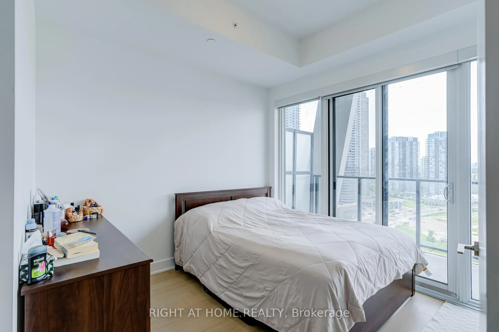 Photo 23 of Unit 1413, 30 Shore Breeze Drive, Etobicoke, Mimico — HOMEH