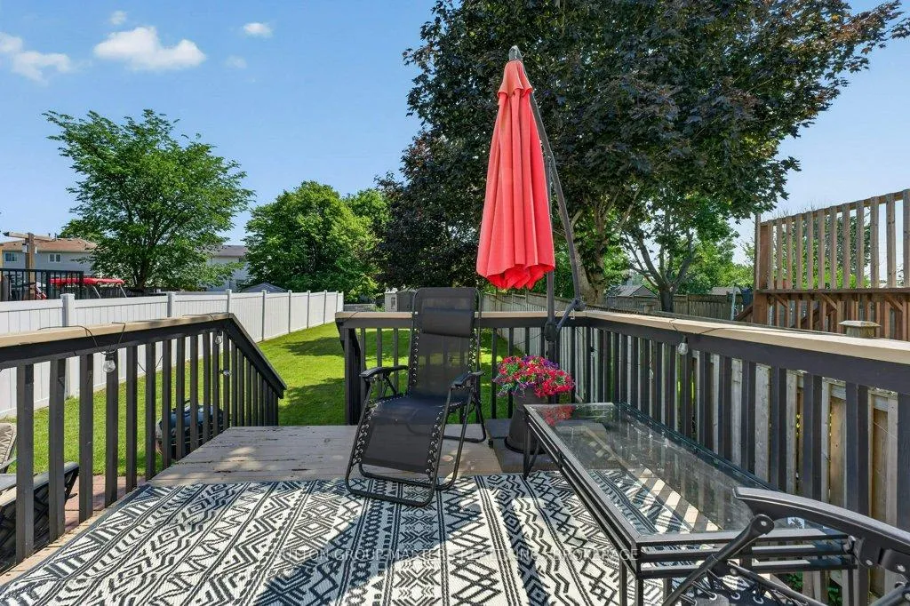 Photo 3 of 33 Clifford Street, Loyalist, Amherstview — HOMEH