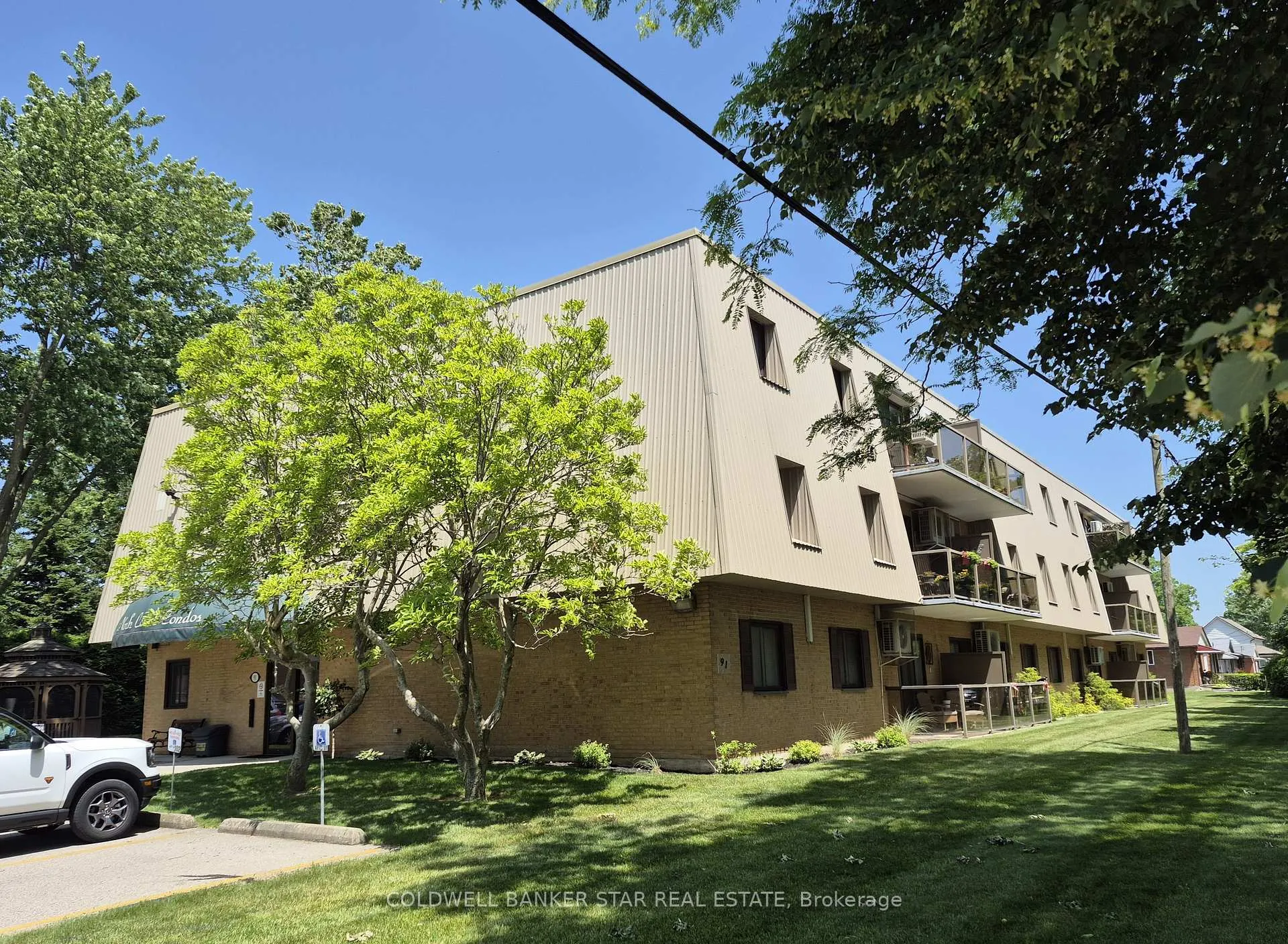 Front of Unit 106, 91 Spruce Street W
