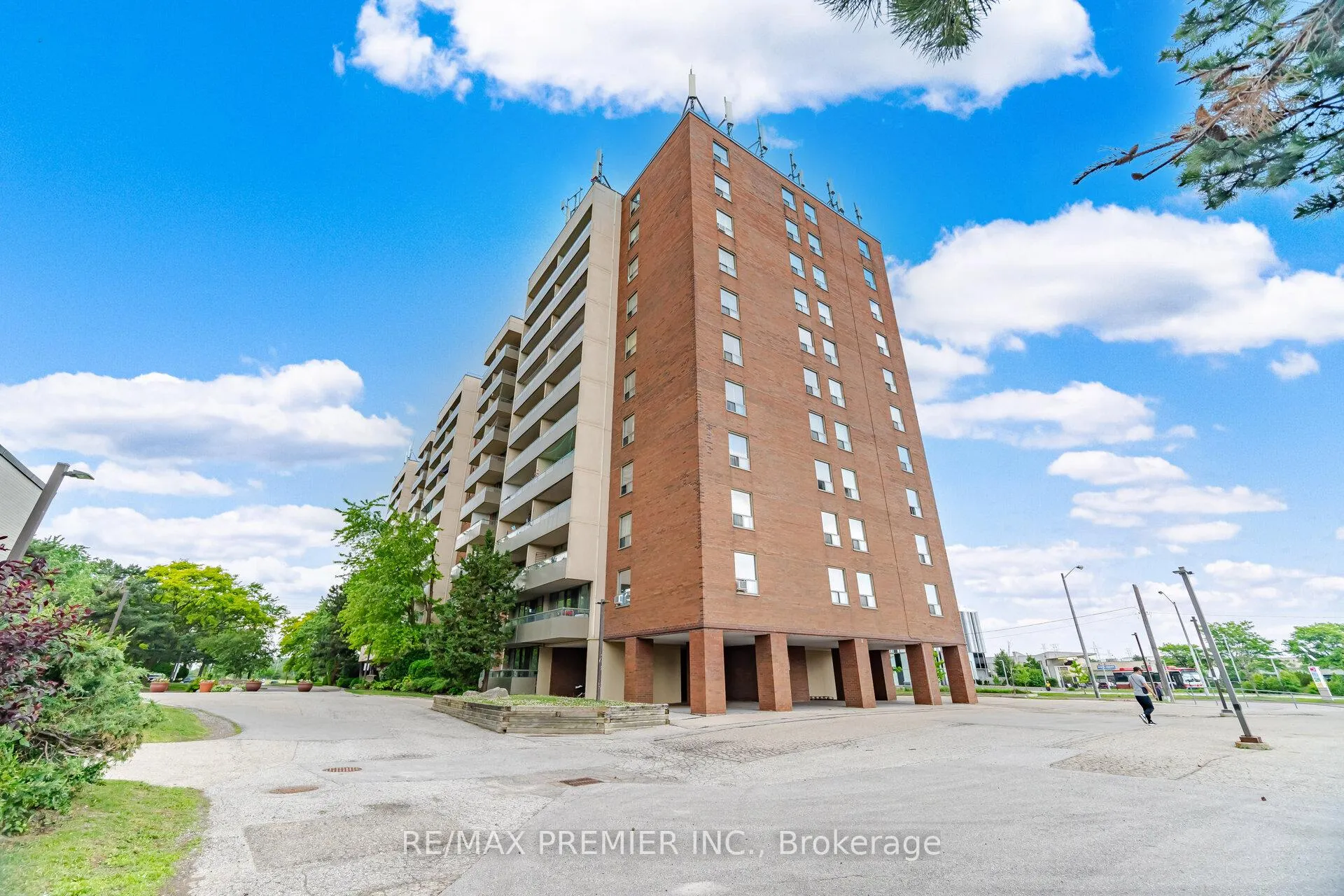 Photo 1 of Unit 701, 1 Four Winds Drive, North York, York University Heights — HOMEH