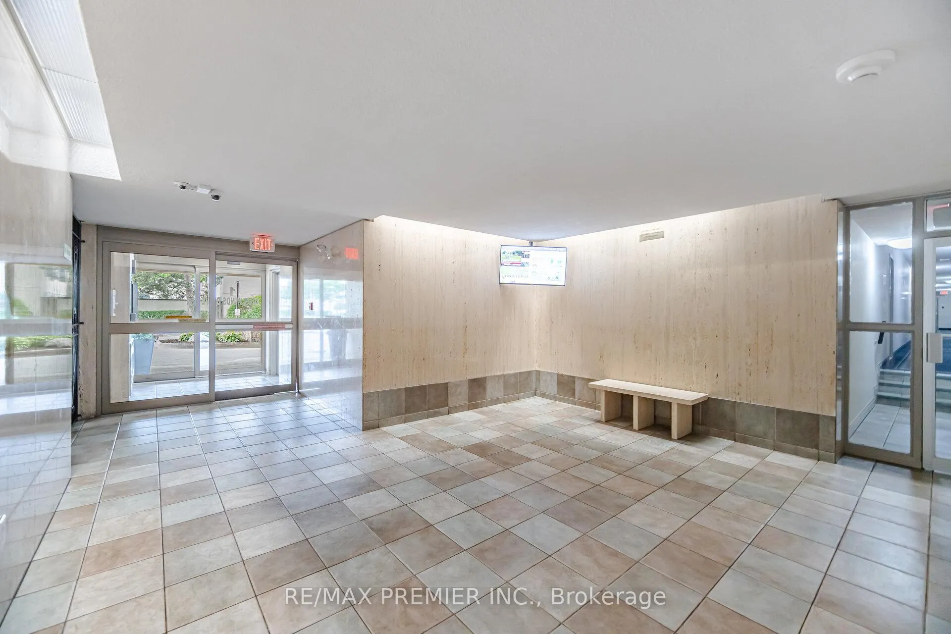 Photo 5 of Unit 701, 1 Four Winds Drive, North York, York University Heights — HOMEH