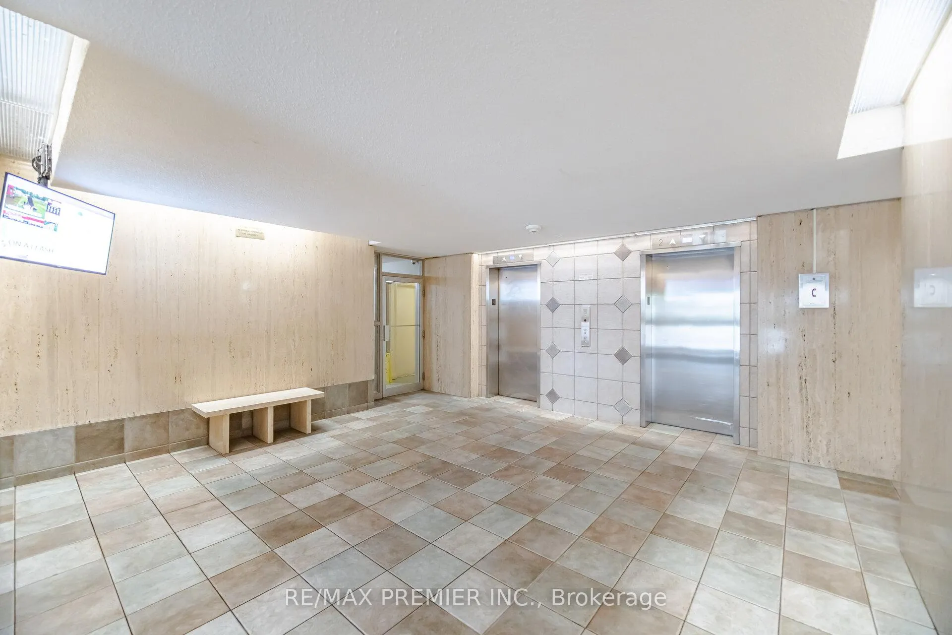 Photo 6 of Unit 701, 1 Four Winds Drive, North York, York University Heights — HOMEH