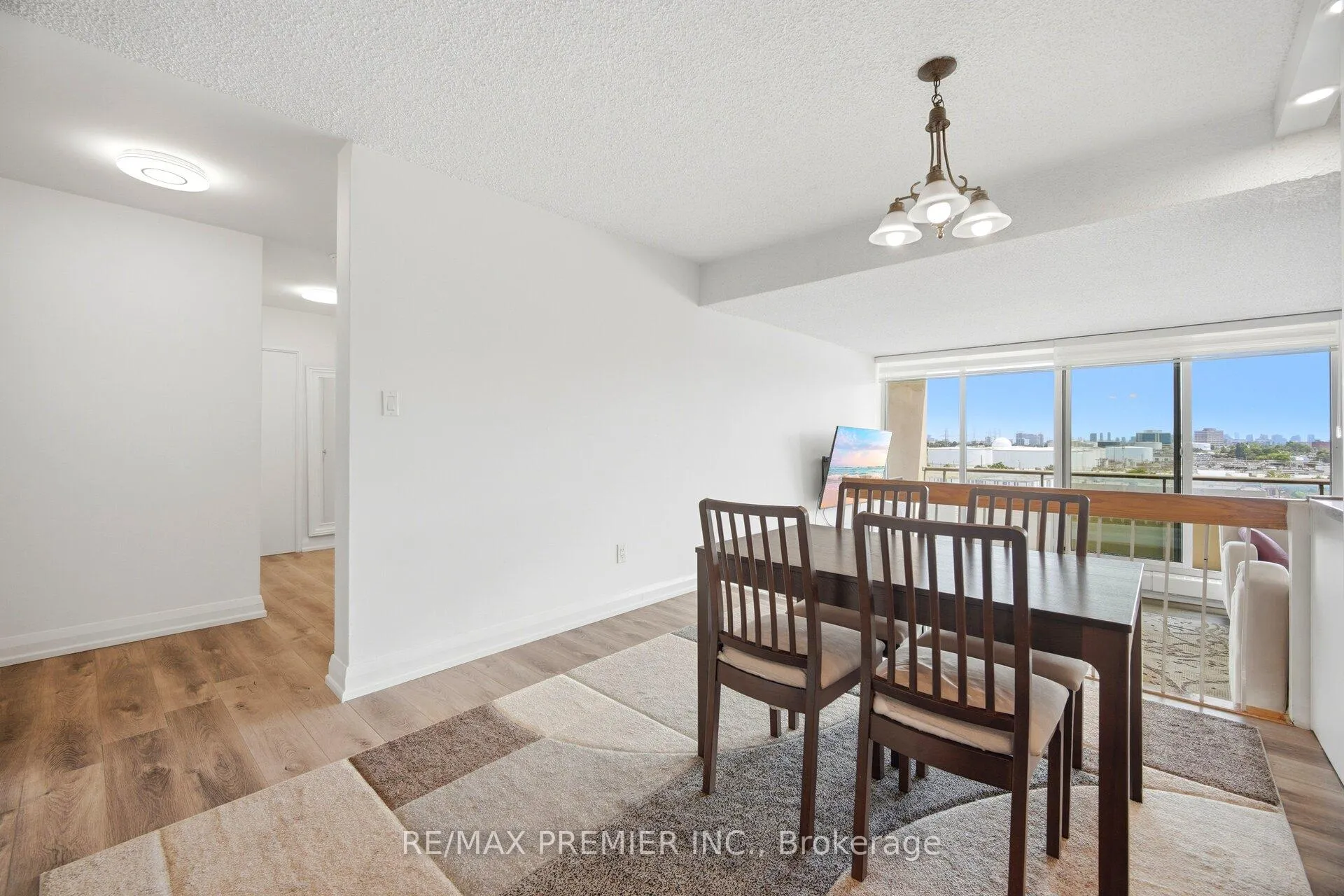 Photo 12 of Unit 701, 1 Four Winds Drive, North York, York University Heights — HOMEH