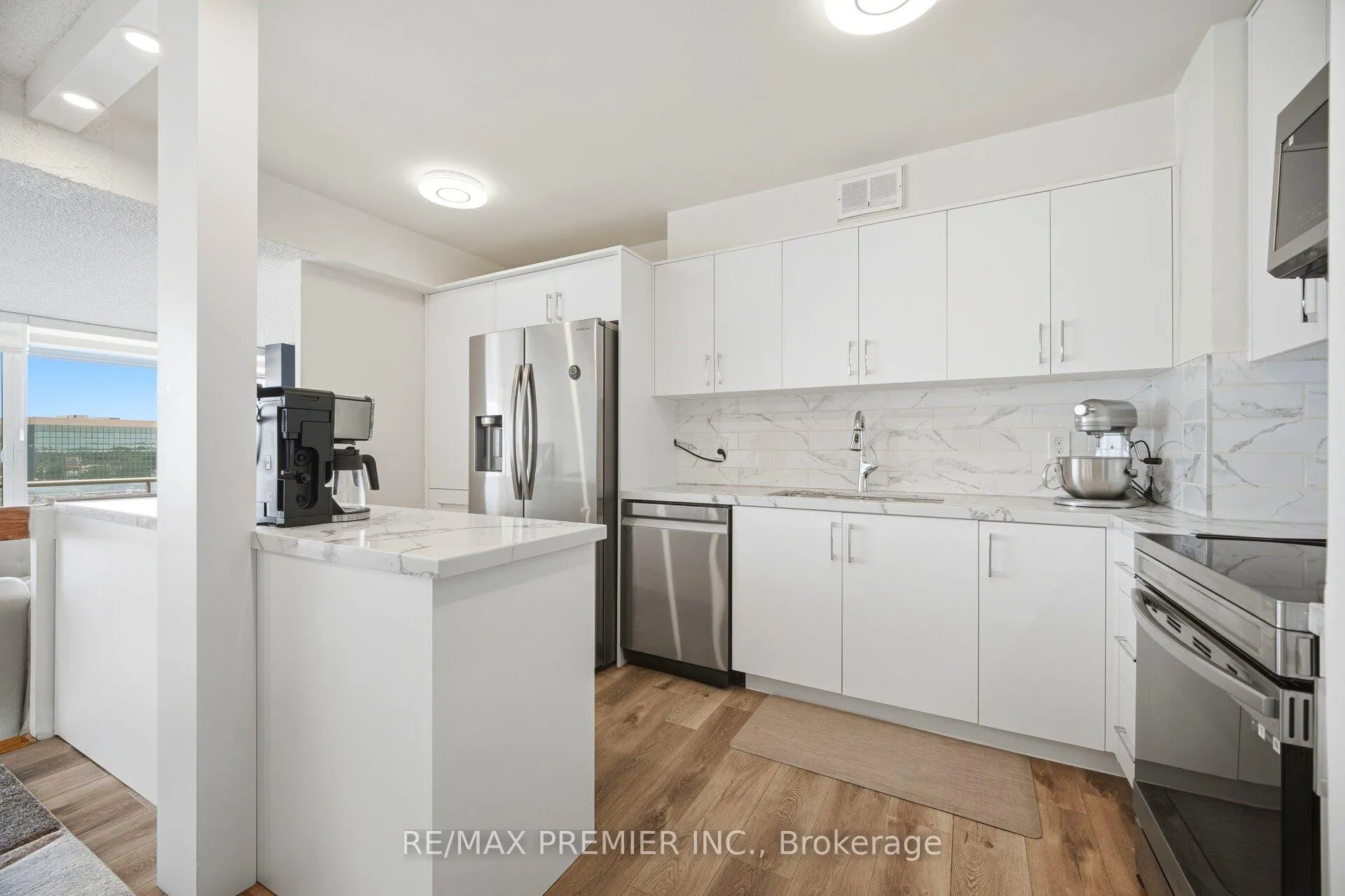 Photo 13 of Unit 701, 1 Four Winds Drive, North York, York University Heights — HOMEH