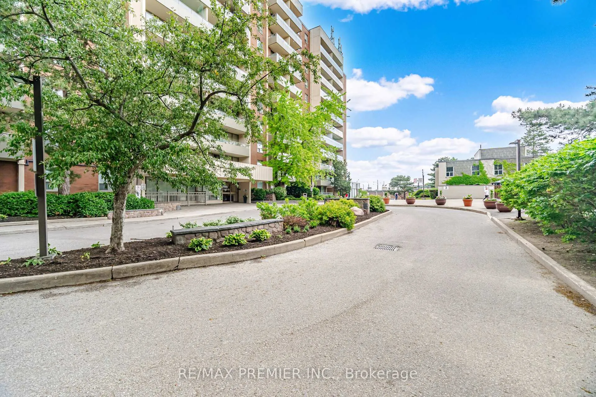 Photo 43 of Unit 701, 1 Four Winds Drive, North York, York University Heights — HOMEH