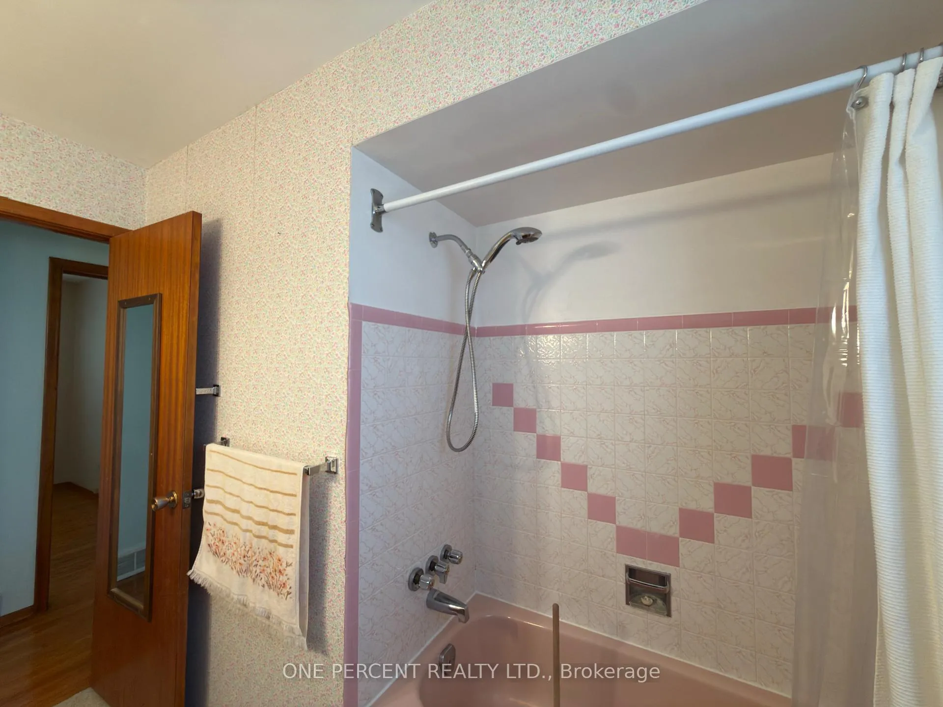 Photo 16 of 207 Mountain Road, Grimsby, Grimsby Escarpment — HOMEH