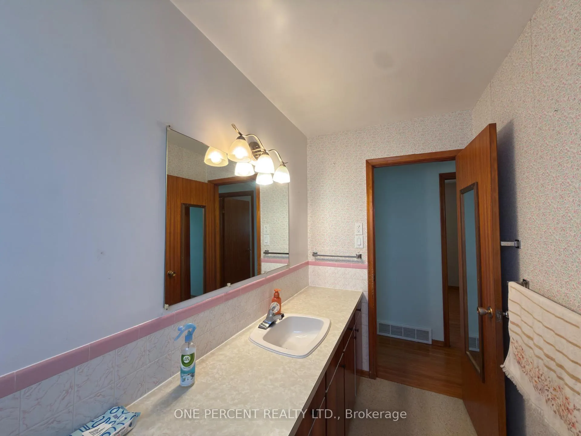 Photo 17 of 207 Mountain Road, Grimsby, Grimsby Escarpment — HOMEH