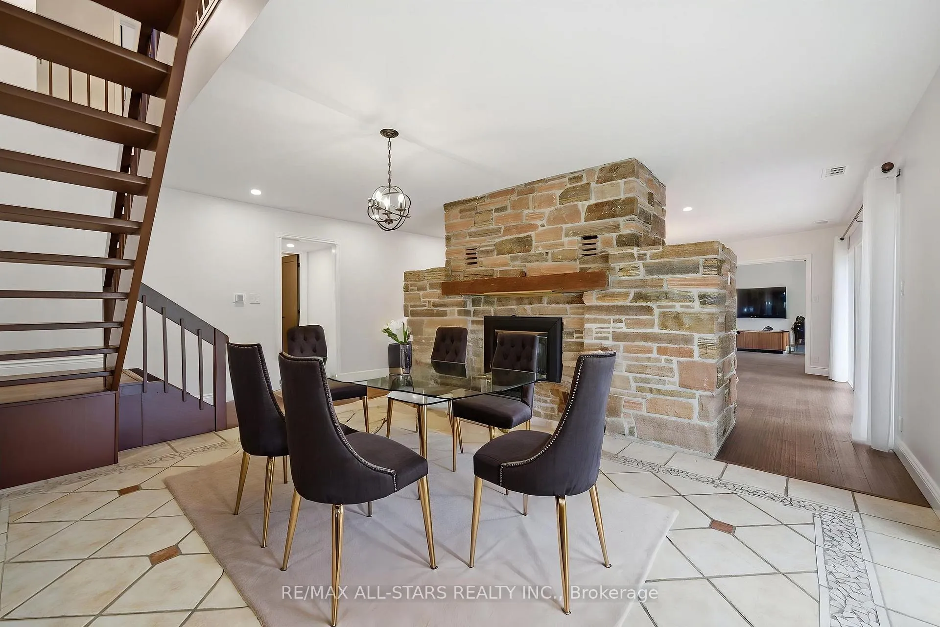 Photo 4 of 2580 Lakeridge Road, Uxbridge, Rural Uxbridge — HOMEH