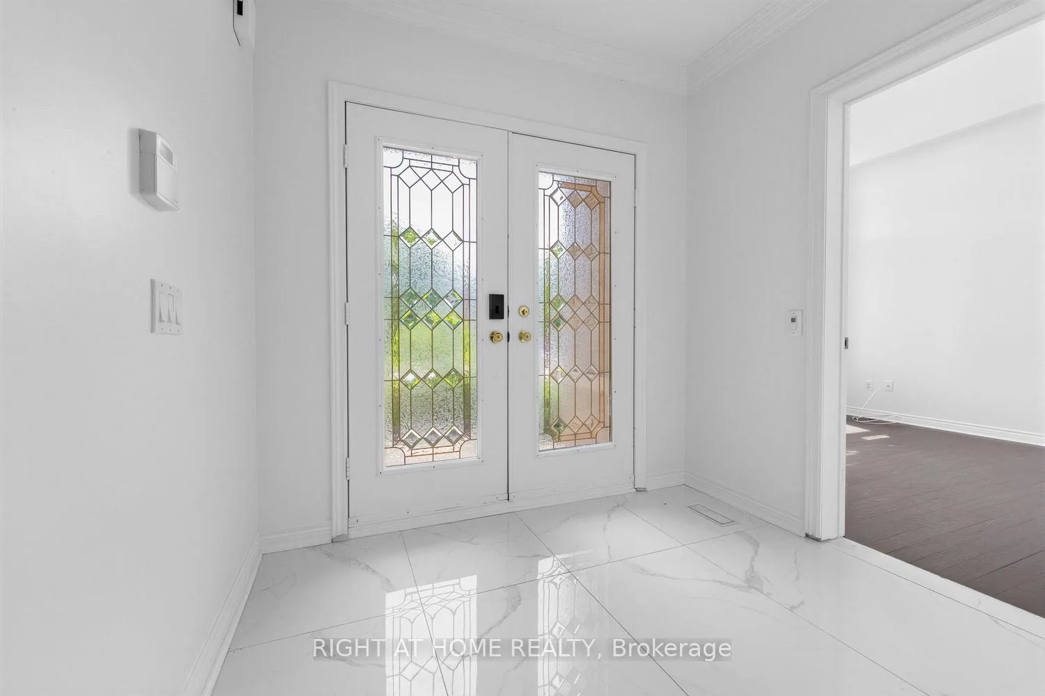 Photo 3 of 4145 Bonavista Crescent, Burlington, Rose — HOMEH