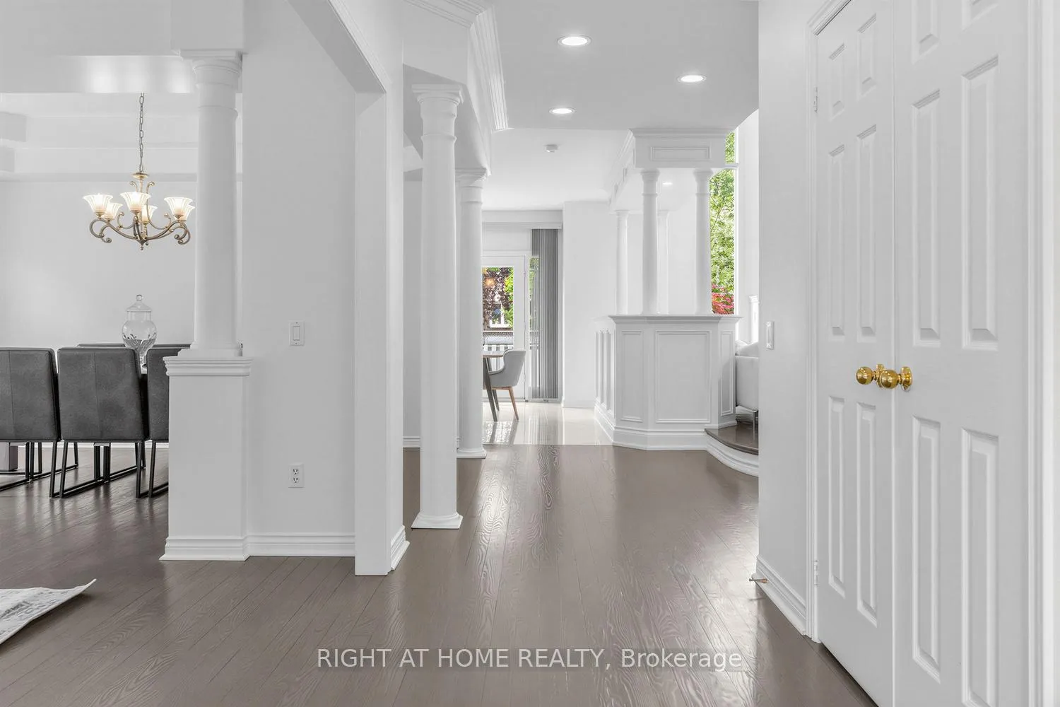 Photo 5 of 4145 Bonavista Crescent, Burlington, Rose — HOMEH