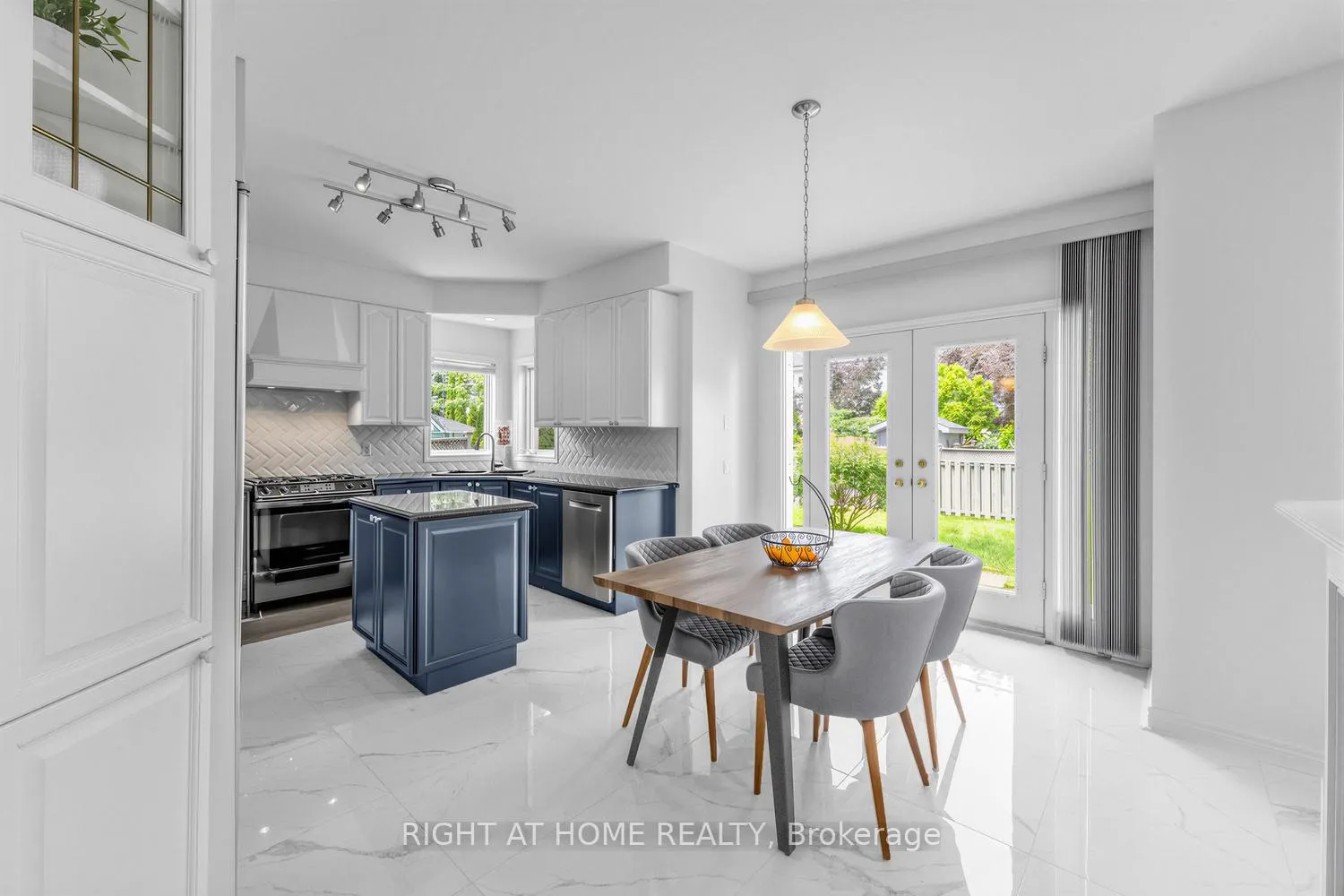 Photo 12 of 4145 Bonavista Crescent, Burlington, Rose — HOMEH