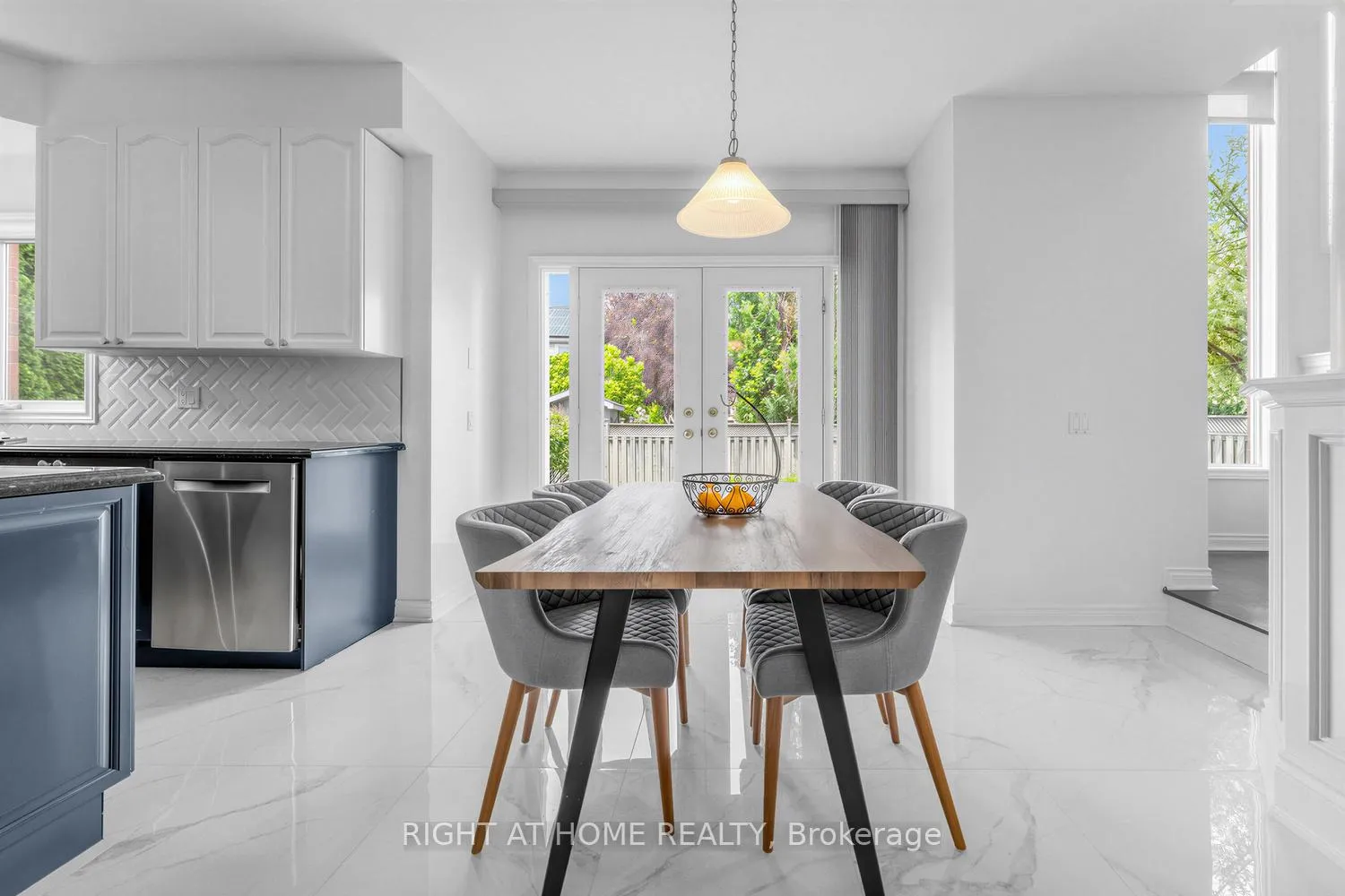 Photo 14 of 4145 Bonavista Crescent, Burlington, Rose — HOMEH