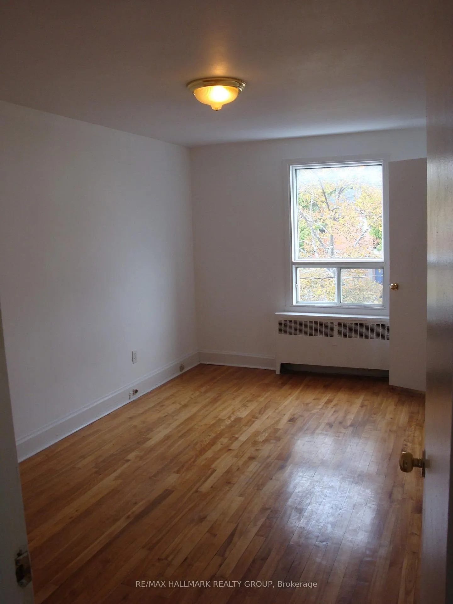 Photo 3 of 142 Ste Cecile Street, Ottawa, Vanier — HOMEH
