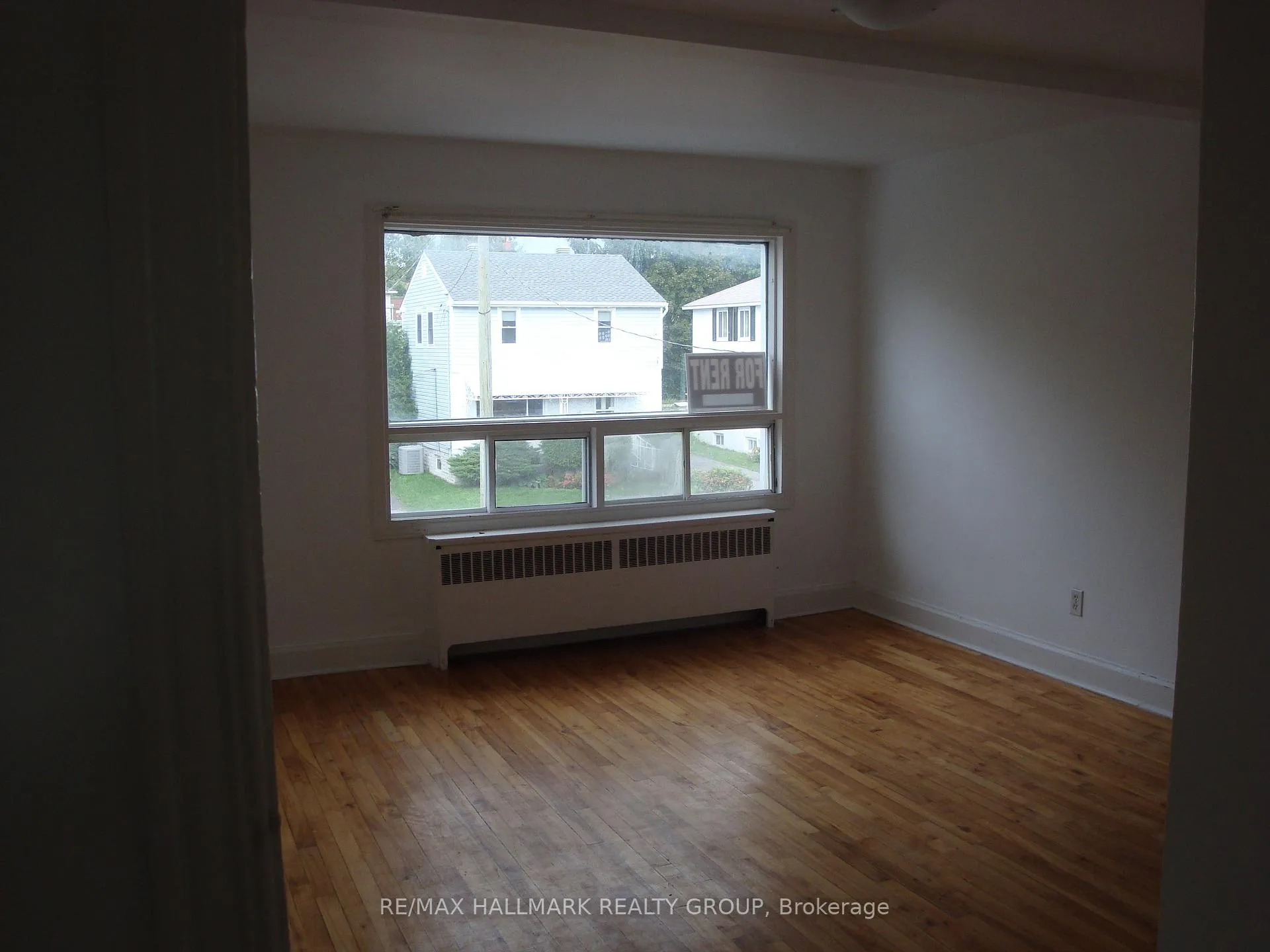 Photo 4 of 142 Ste Cecile Street, Ottawa, Vanier — HOMEH