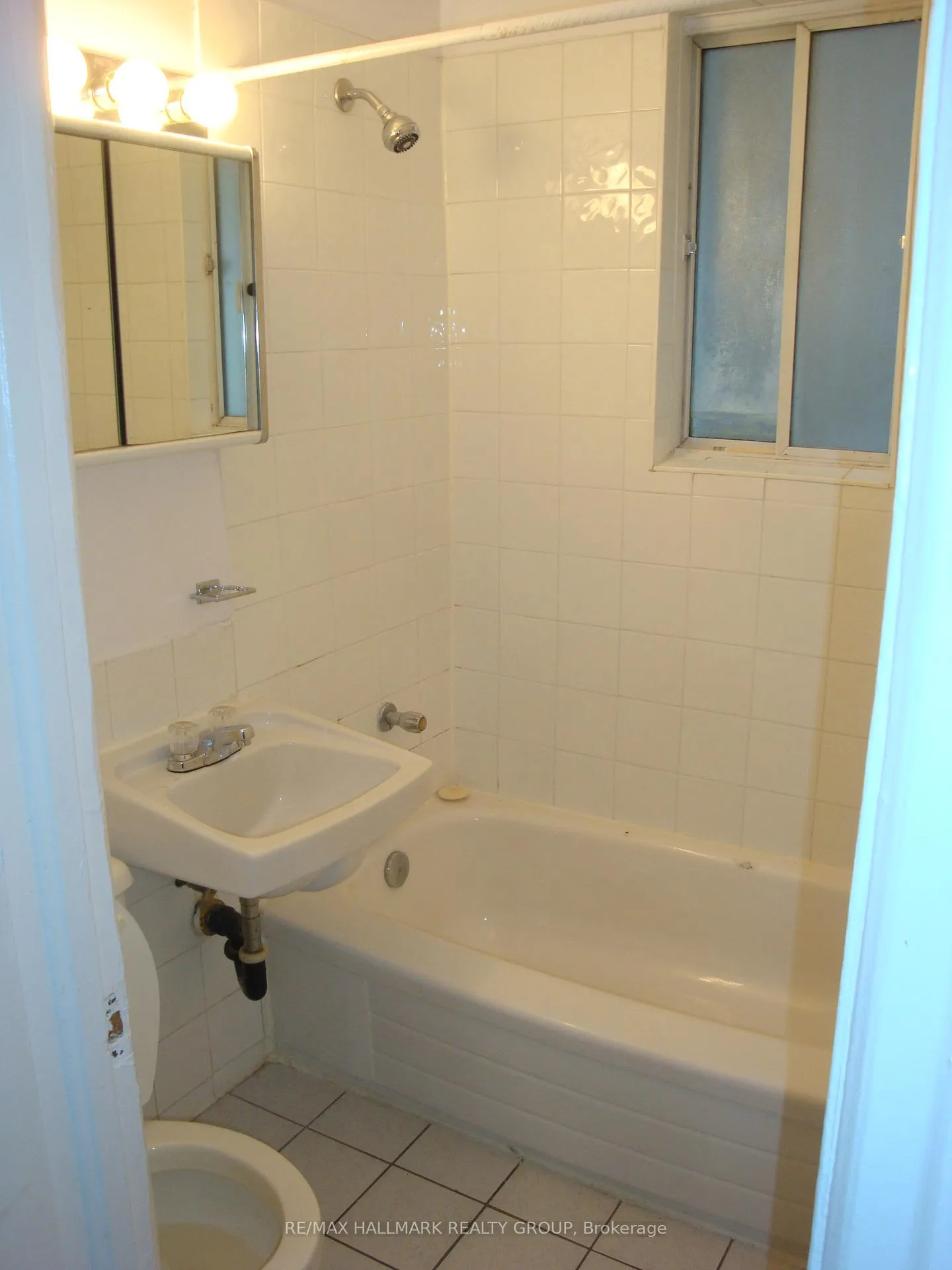 Photo 16 of 142 Ste Cecile Street, Ottawa, Vanier — HOMEH