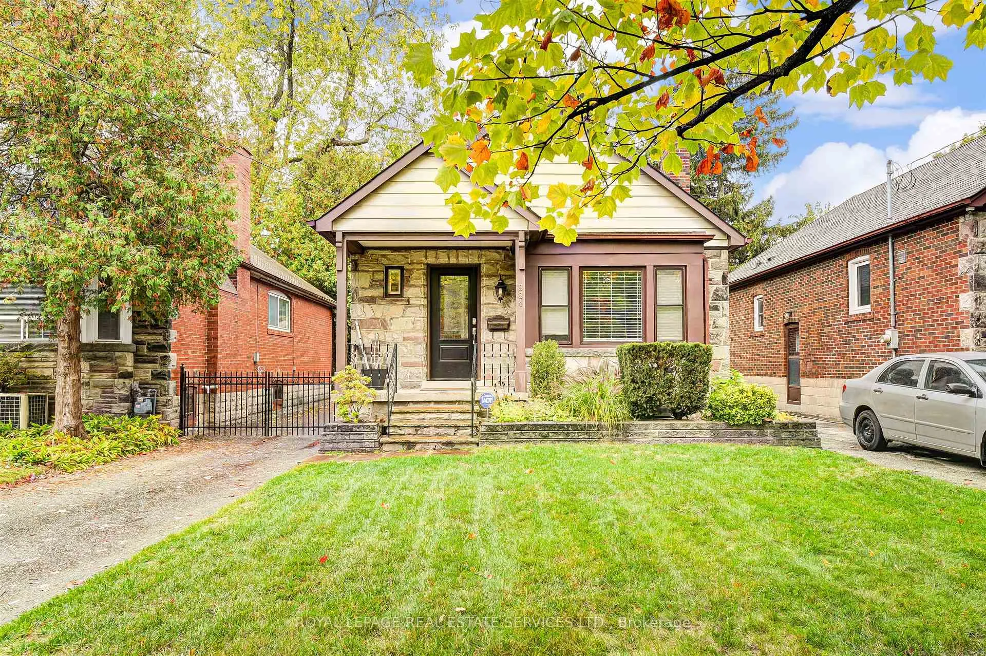 Photo 2 of 884 Royal York Road, Etobicoke, Stonegate-Queensway — HOMEH
