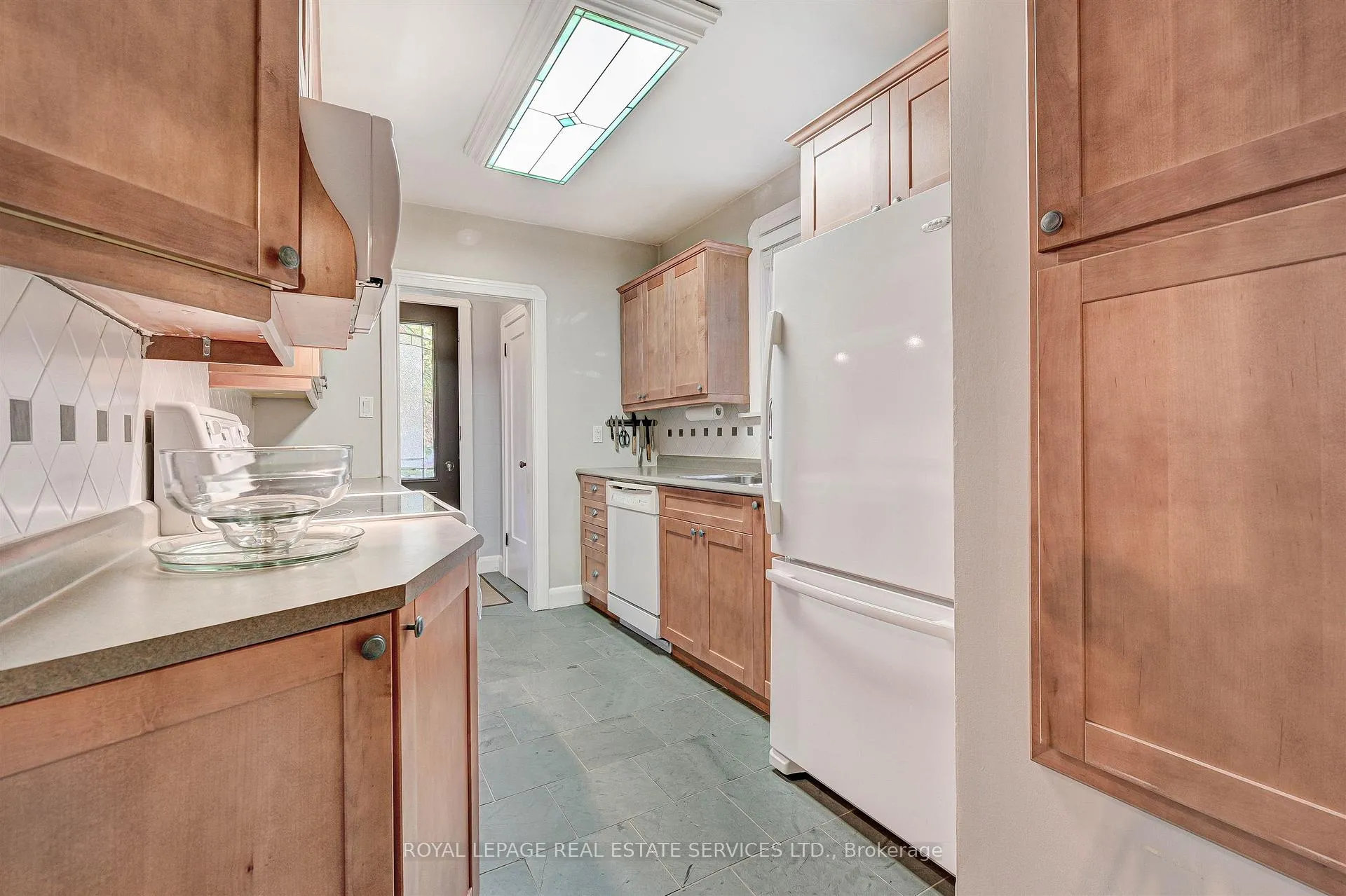 Photo 10 of 884 Royal York Road, Etobicoke, Stonegate-Queensway — HOMEH