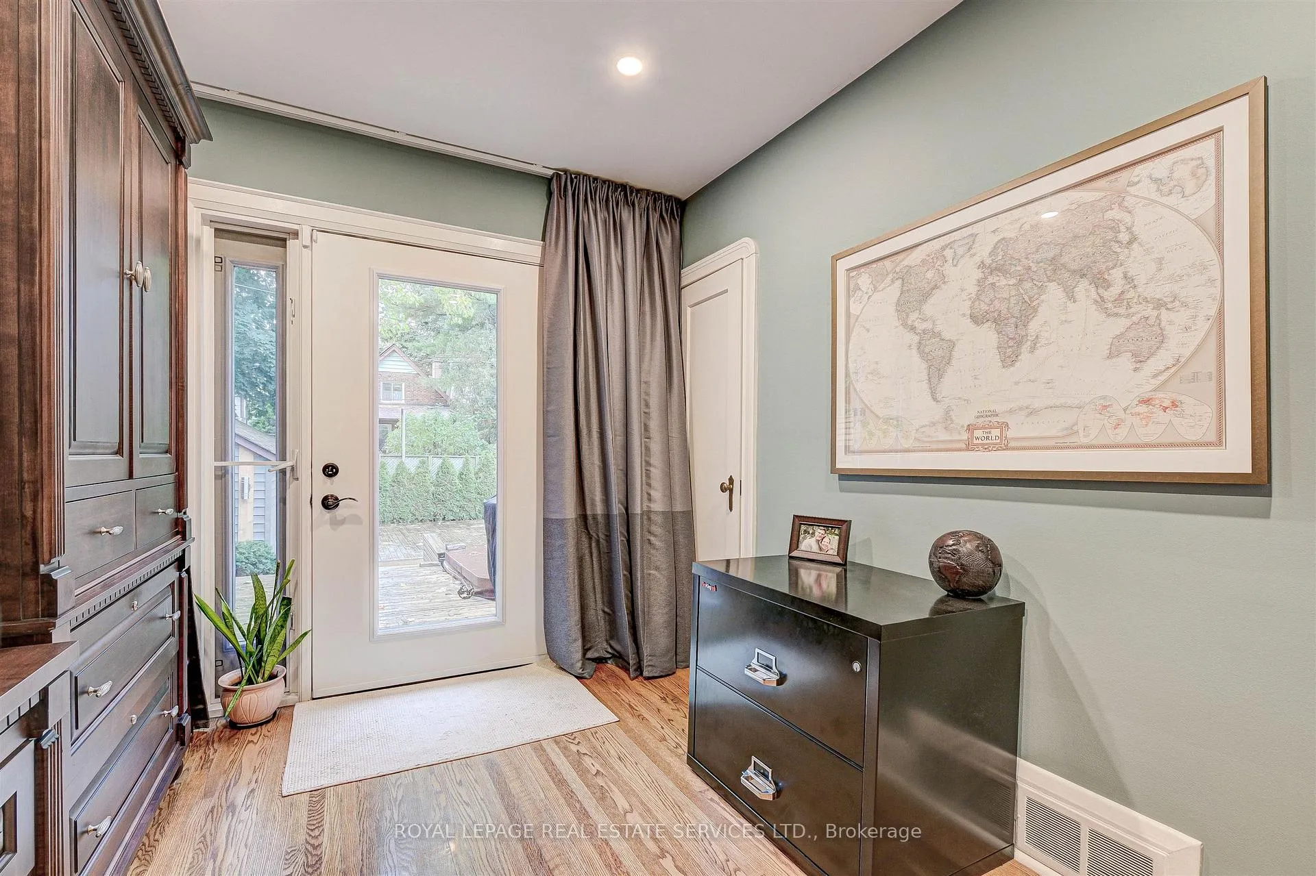Photo 13 of 884 Royal York Road, Etobicoke, Stonegate-Queensway — HOMEH
