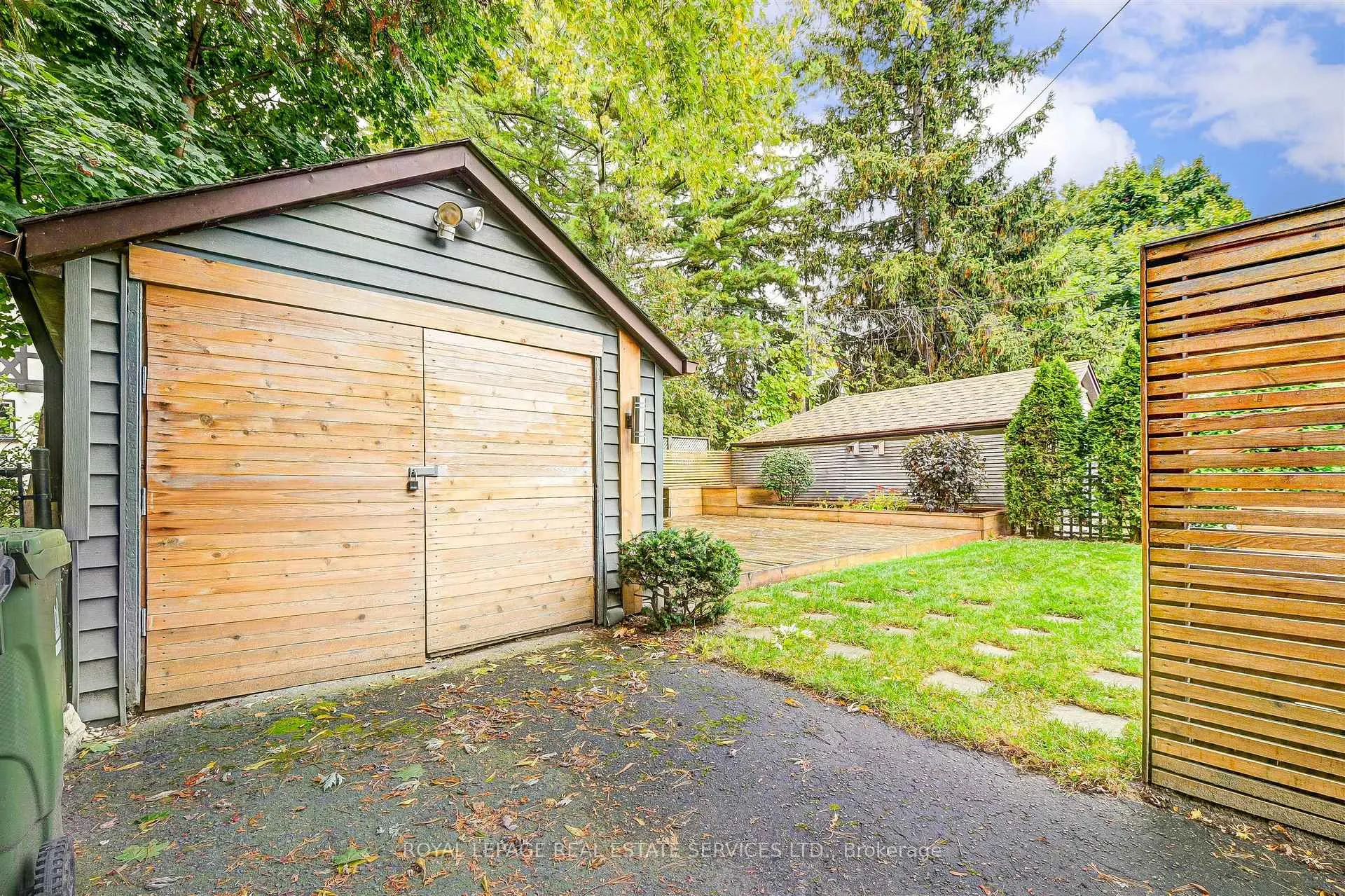 Photo 26 of 884 Royal York Road, Etobicoke, Stonegate-Queensway — HOMEH