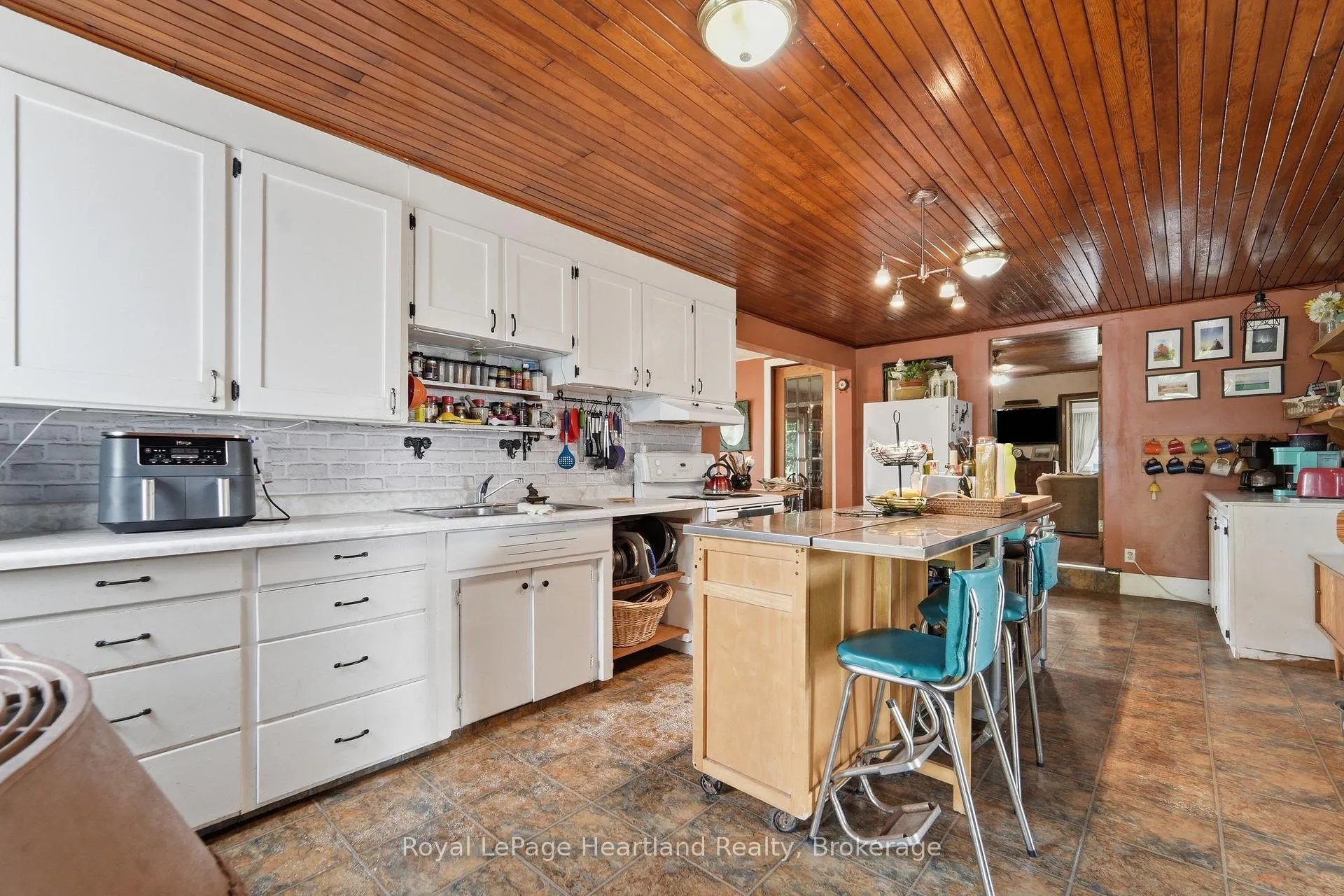Photo 4 of 43882 Winthrop Road, Huron East, McKillop — HOMEH